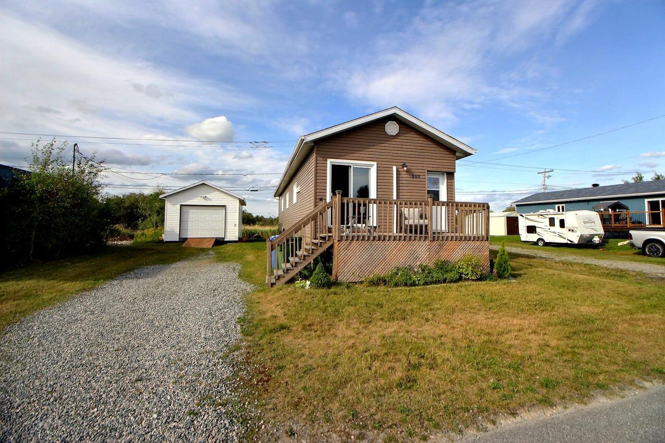 Frontage - 200 Av. Douay, Amos, QC - Outdoor