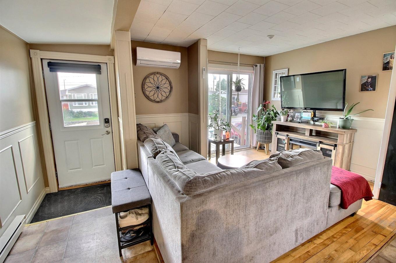 Hall - 200 Av. Douay, Amos, QC - Indoor Photo Showing Other Room