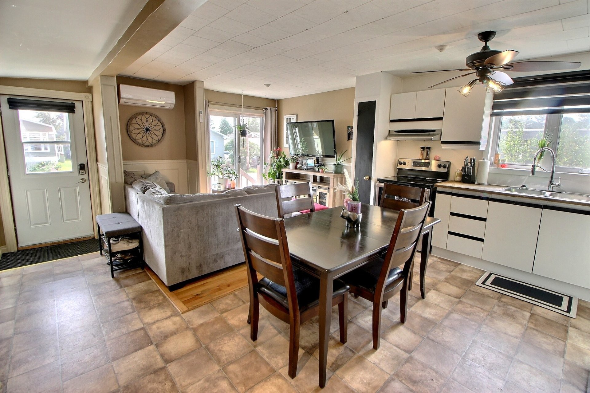 Overall view - 200 Av. Douay, Amos, QC - Indoor