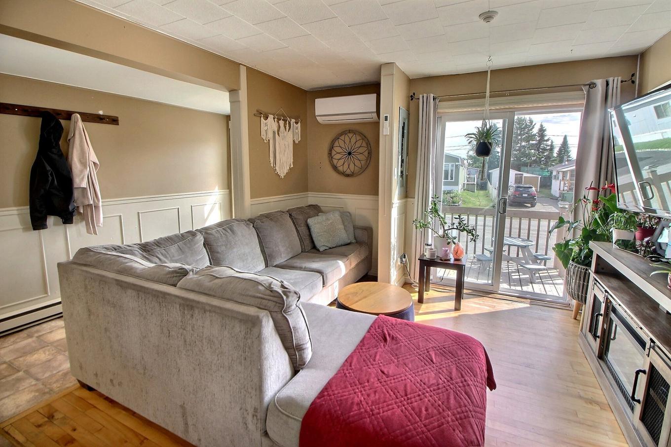 Living room - 200 Av. Douay, Amos, QC - Indoor Photo Showing Living Room