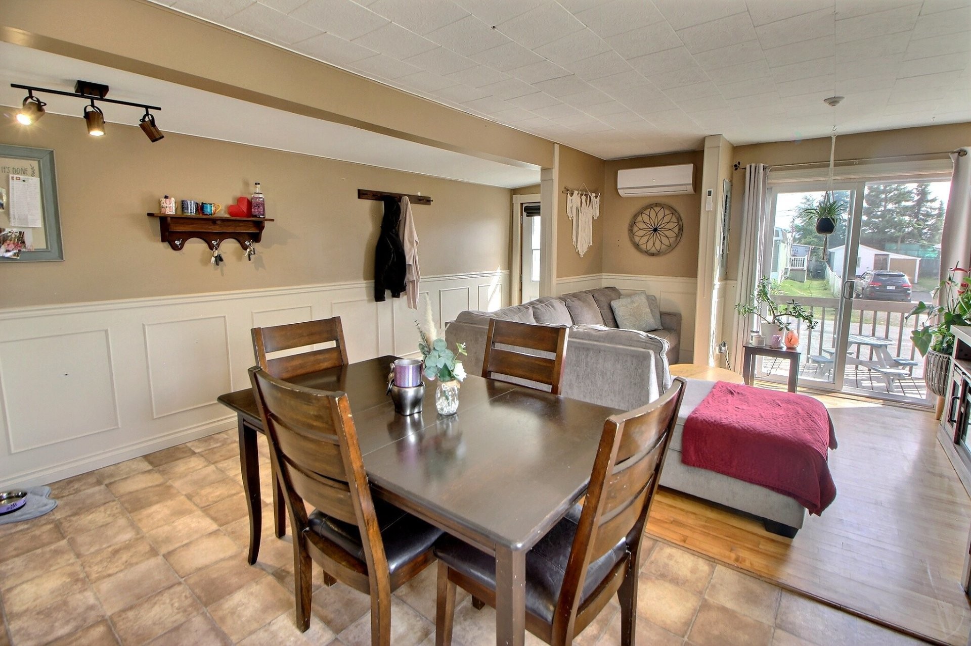 Dining Room - 200 Av. Douay, Amos, QC - Indoor