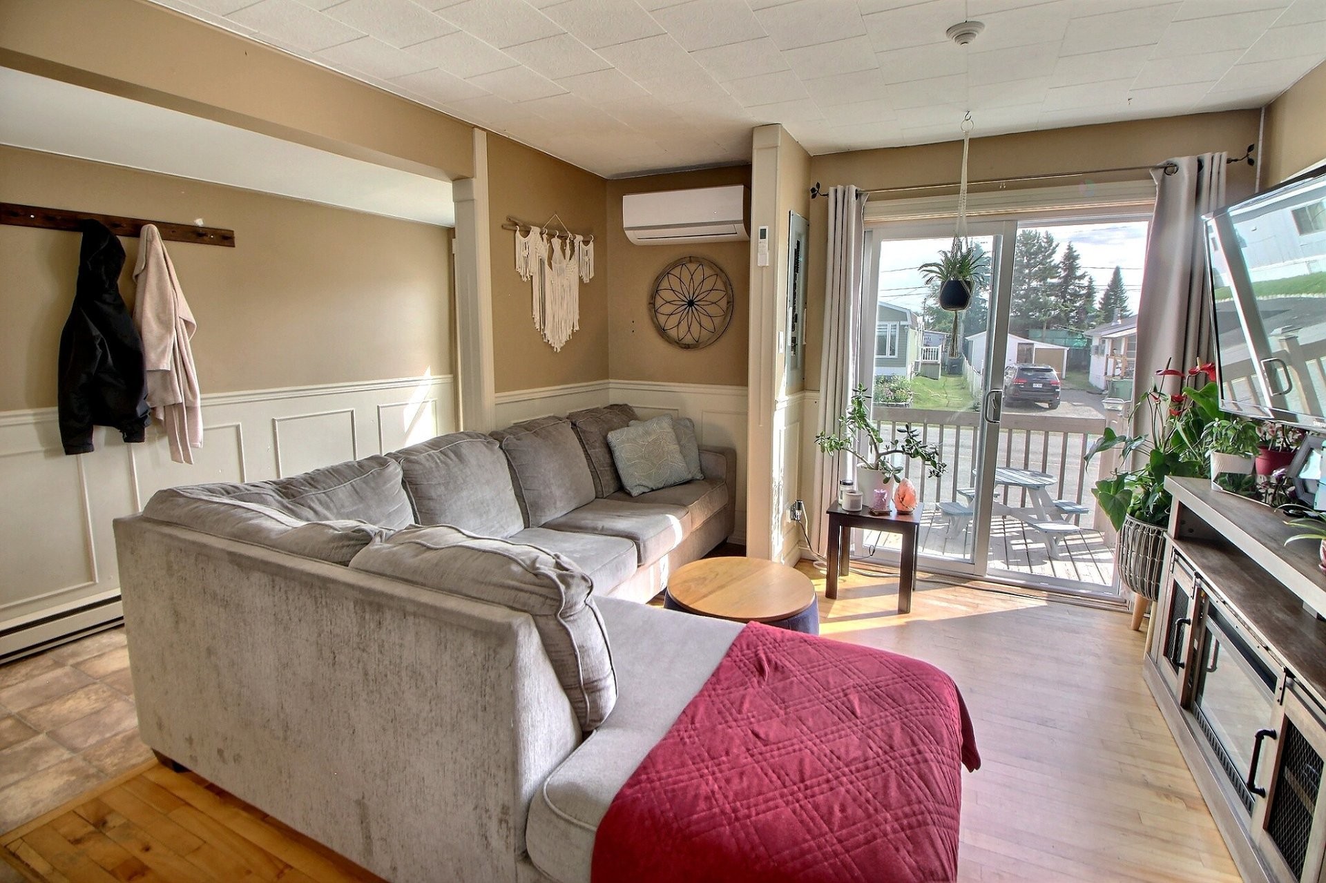 Living Room - 200 Av. Douay, Amos, QC - Indoor Photo Showing Living Room