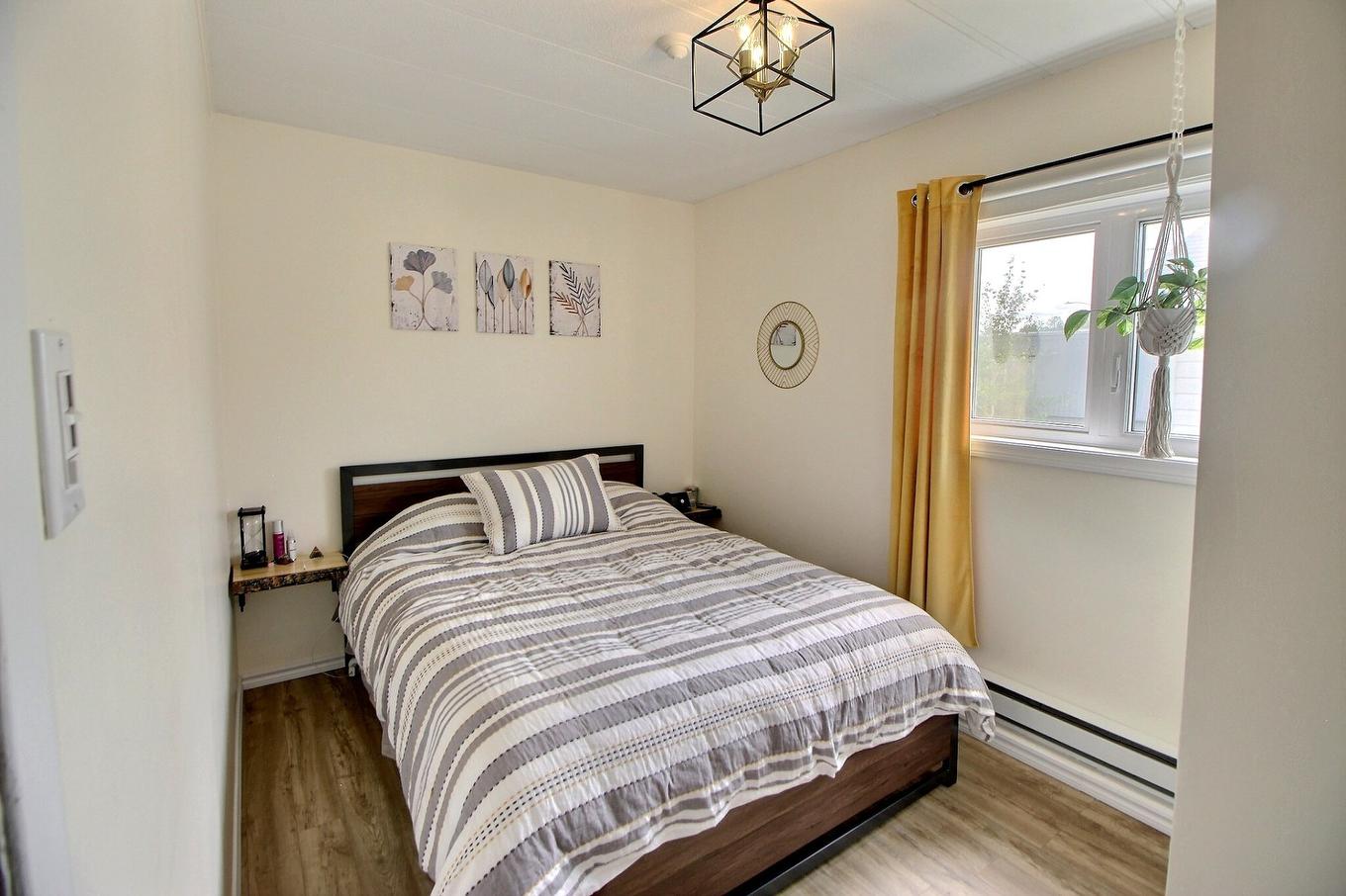 Primary bedroom - 200 Av. Douay, Amos, QC - Indoor Photo Showing Bedroom