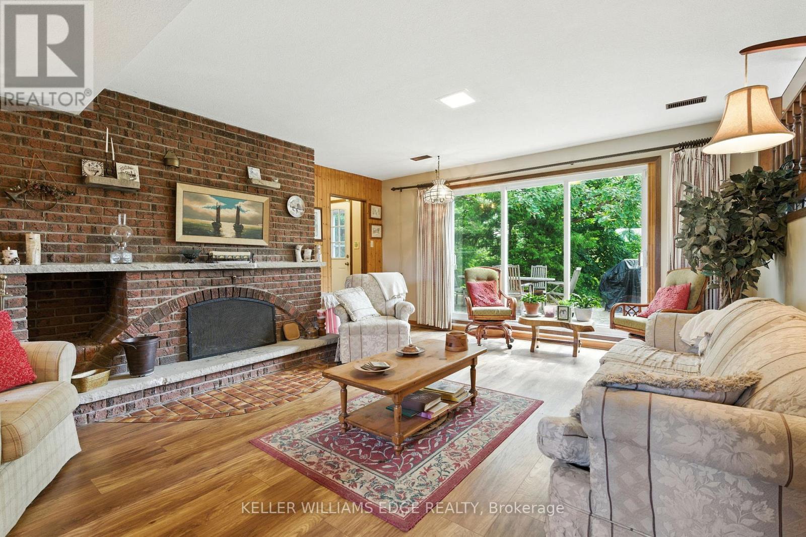 Family Room - 6101 Walkers Line, Burlington, ON