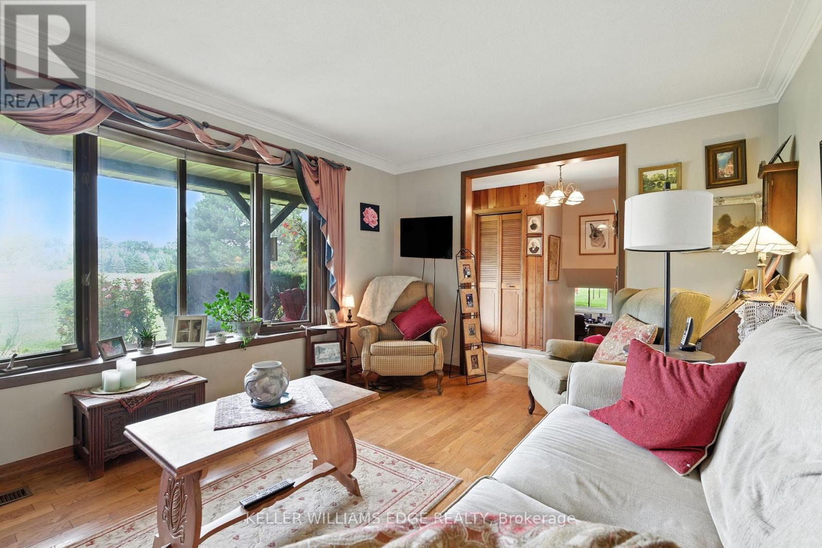 Living room - 6101 Walkers Line, Burlington, ON