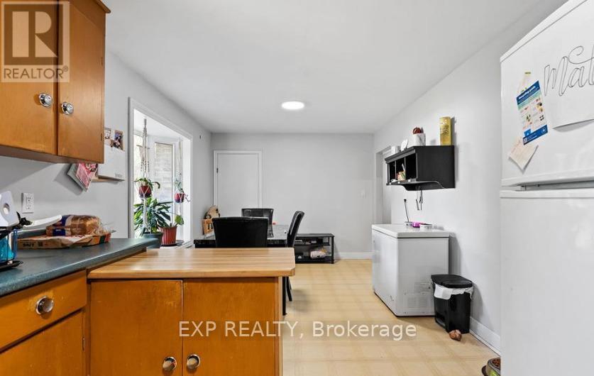 Upper - 304 First Avenue, Welland, ON - Indoor Photo Showing Kitchen