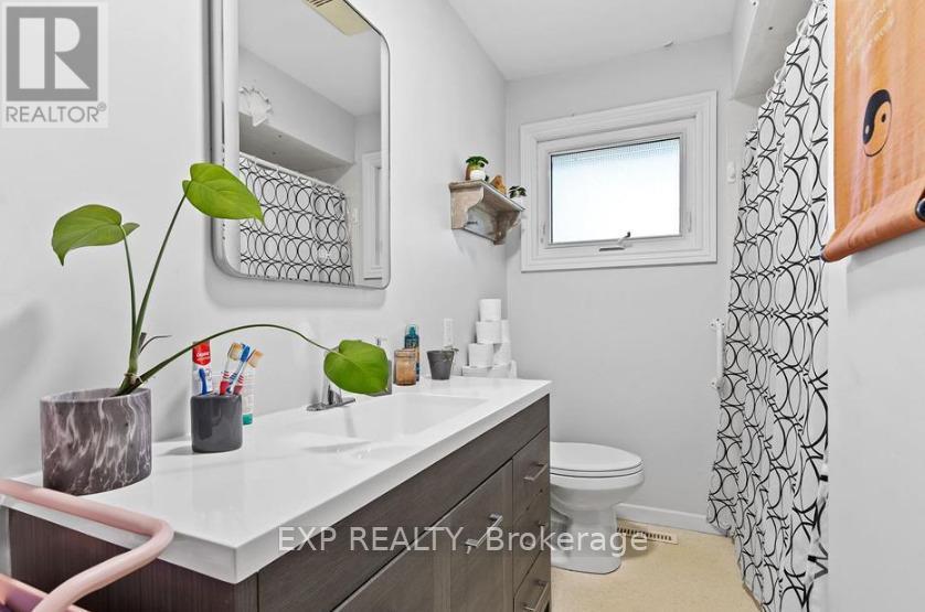 Upper - 304 First Avenue, Welland, ON - Indoor Photo Showing Bathroom