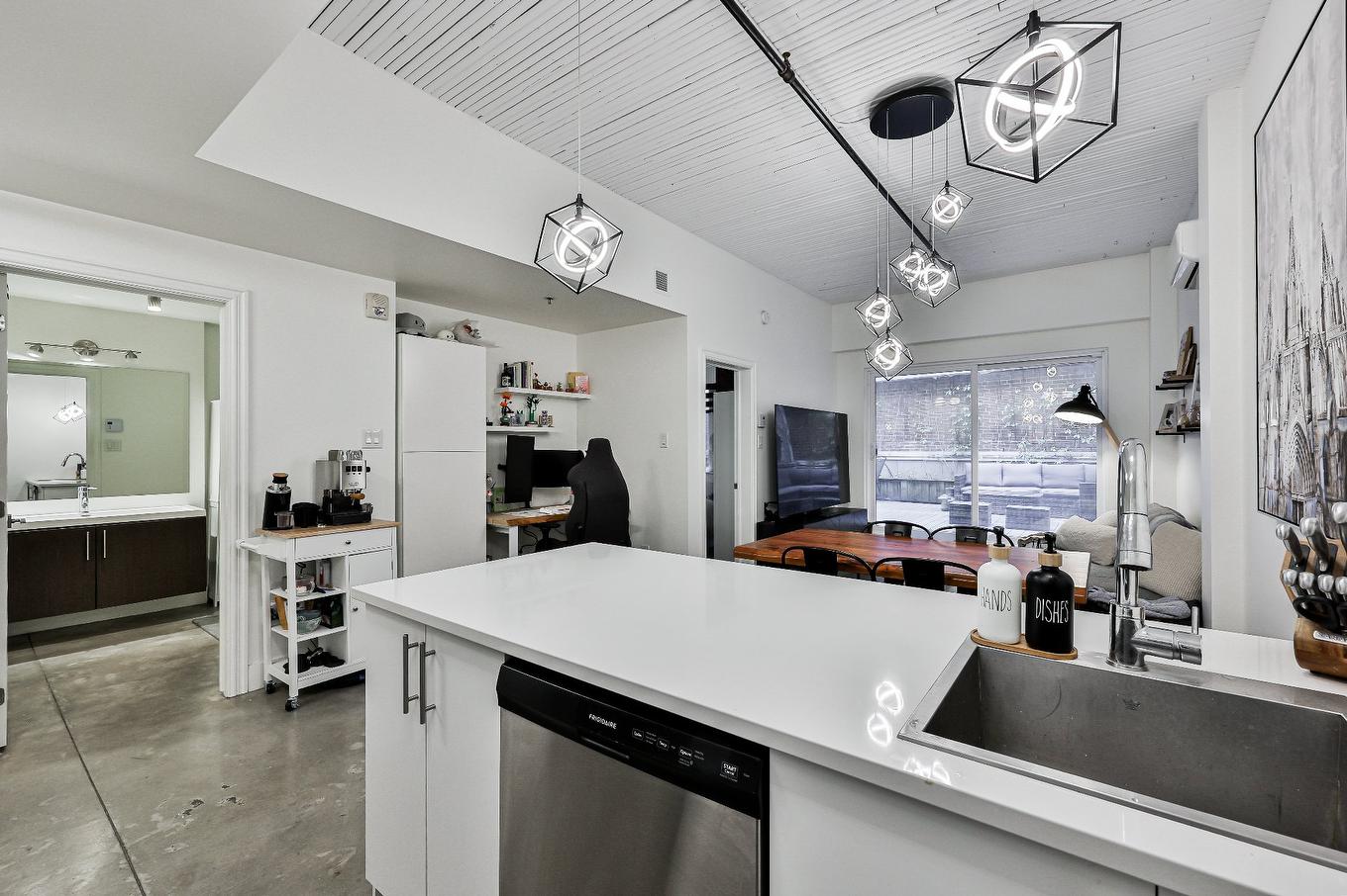 Cuisine - 202-7345 Boul. St-Laurent, Montréal (Villeray/Saint-Michel/Parc-Extension), QC - Indoor Photo Showing Kitchen