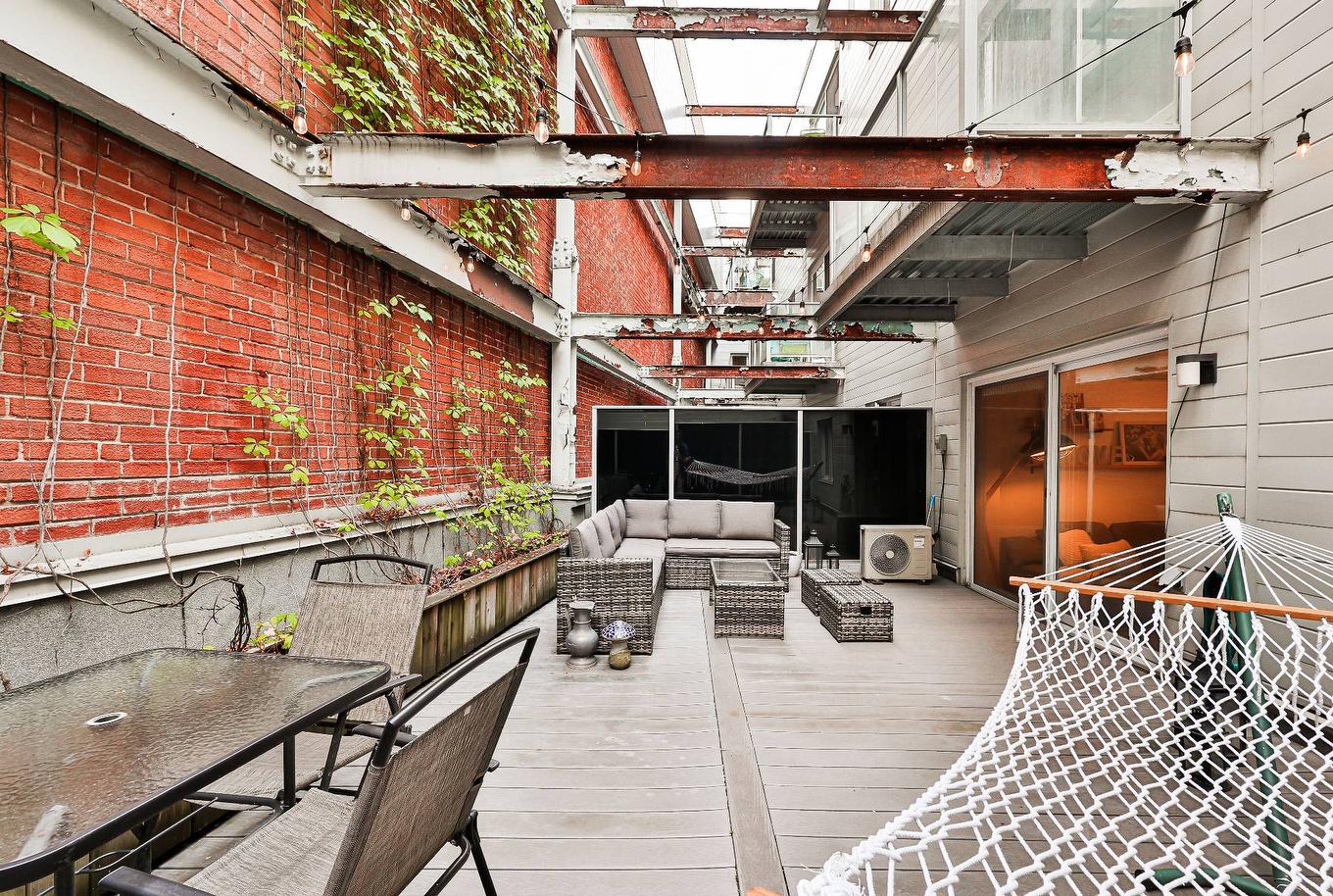 Terrasse - 202-7345 Boul. St-Laurent, Montréal (Villeray/Saint-Michel/Parc-Extension), QC - With Exterior