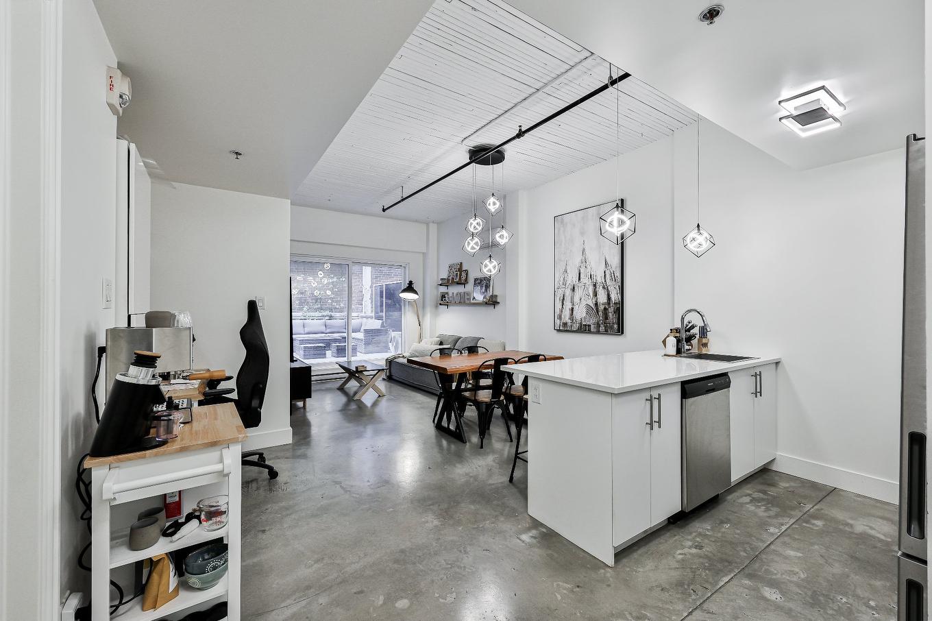 Hall d'entrée/Vestibule - 202-7345 Boul. St-Laurent, Montréal (Villeray/Saint-Michel/Parc-Extension), QC - Indoor Photo Showing Other Room