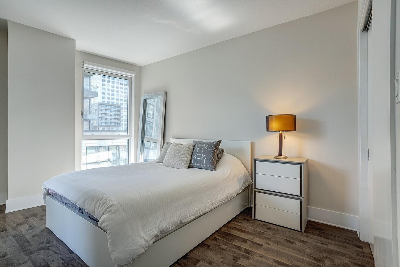 Bedroom - 713-365 Rue St-André, Montréal (Ville-Marie), QC - Indoor Photo Showing Bedroom