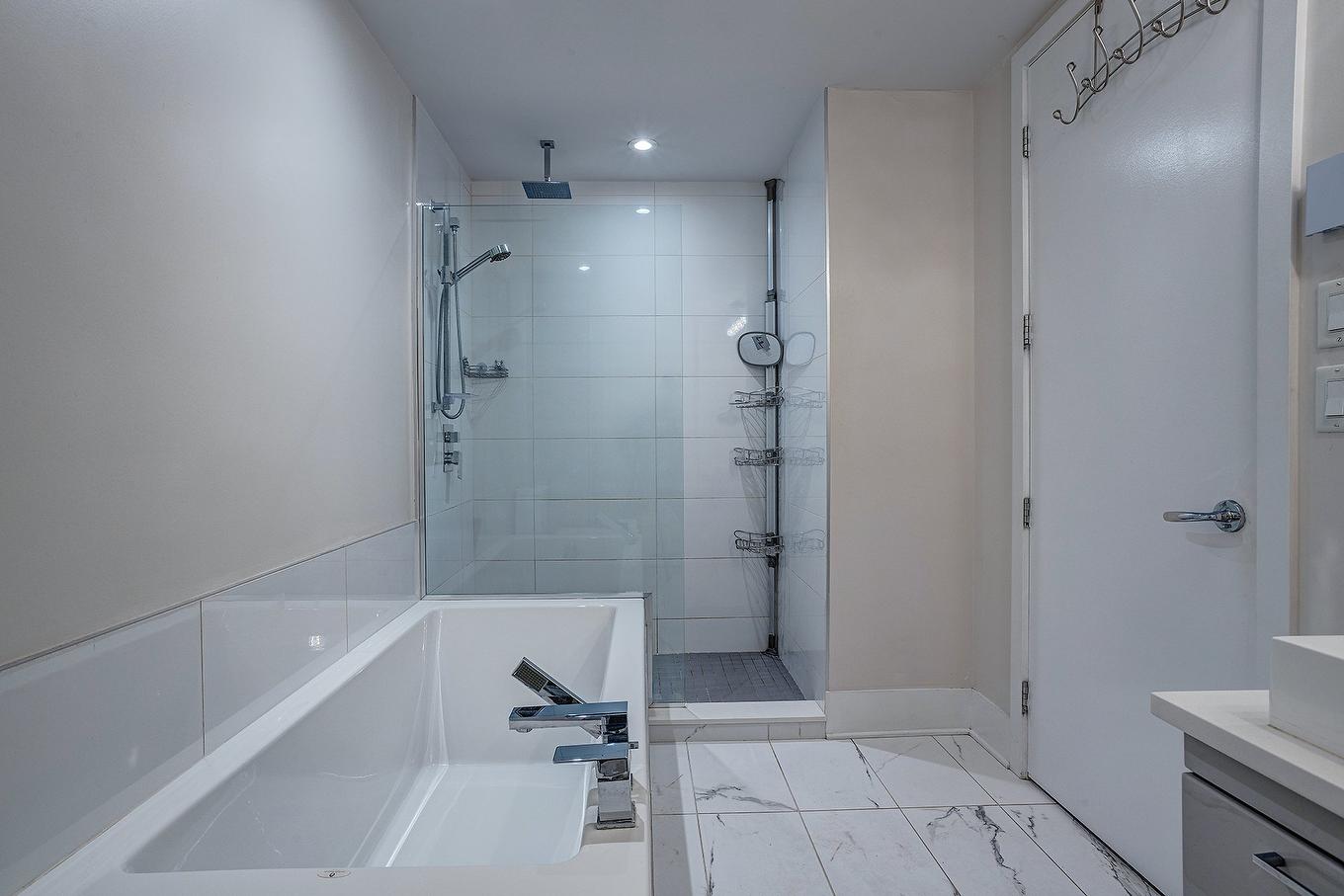 Bathroom - 713-365 Rue St-André, Montréal (Ville-Marie), QC - Indoor Photo Showing Bathroom