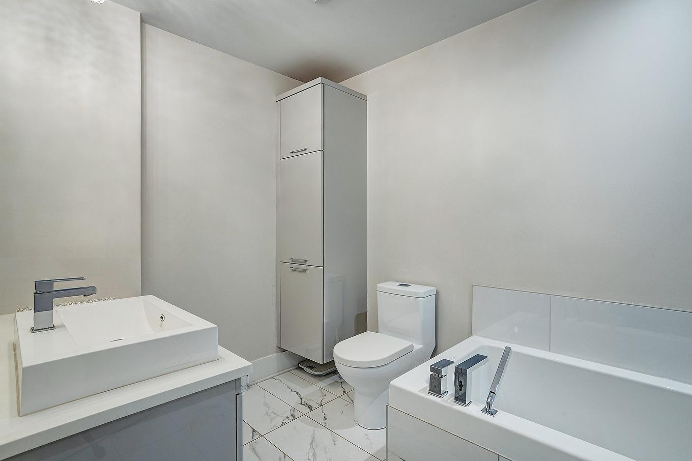 Bathroom - 713-365 Rue St-André, Montréal (Ville-Marie), QC - Indoor Photo Showing Bathroom