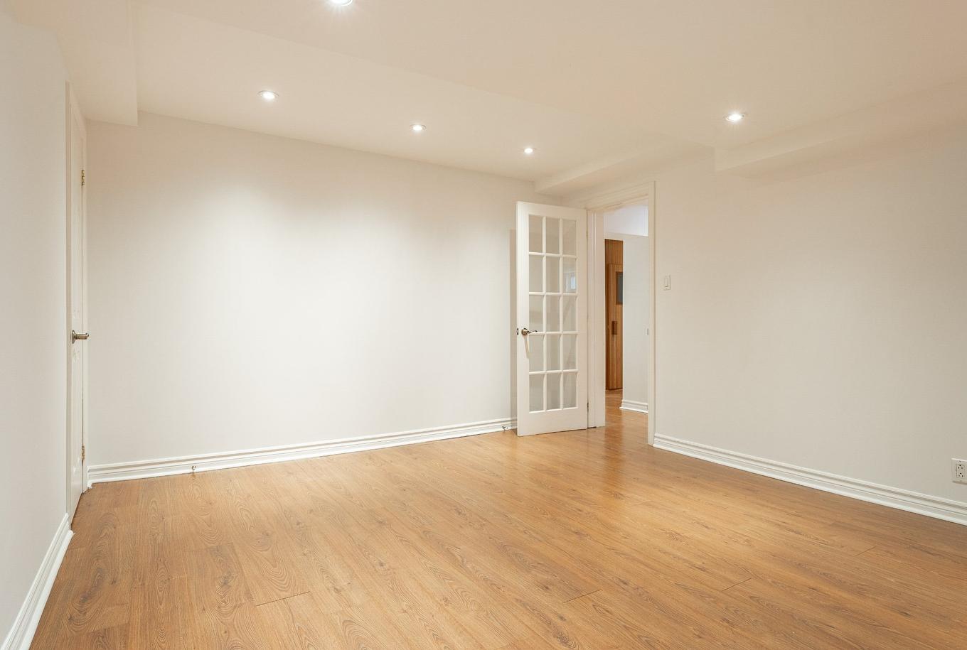 Salle de jeux - 146 Av. Lockhart, Mont-Royal, QC - Indoor Photo Showing Other Room