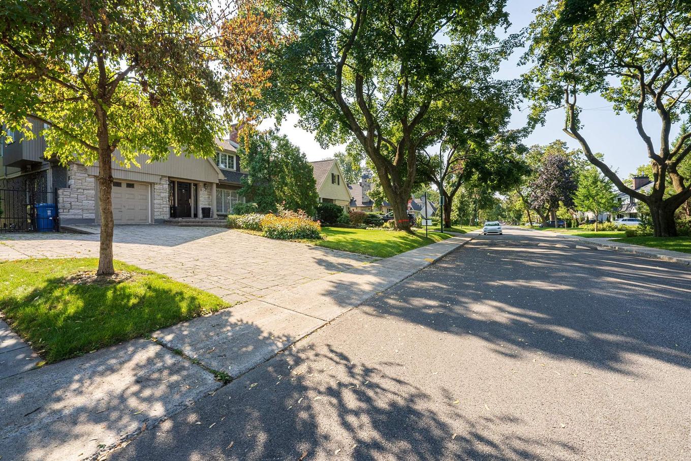 Rue - 146 Av. Lockhart, Mont-Royal, QC - Outdoor