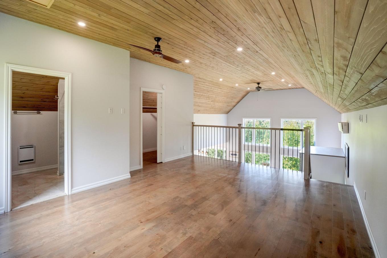 Primary bedroom - 780 Ch. De La Presqu'Île, Rivière-Rouge, QC - Indoor Photo Showing Other Room