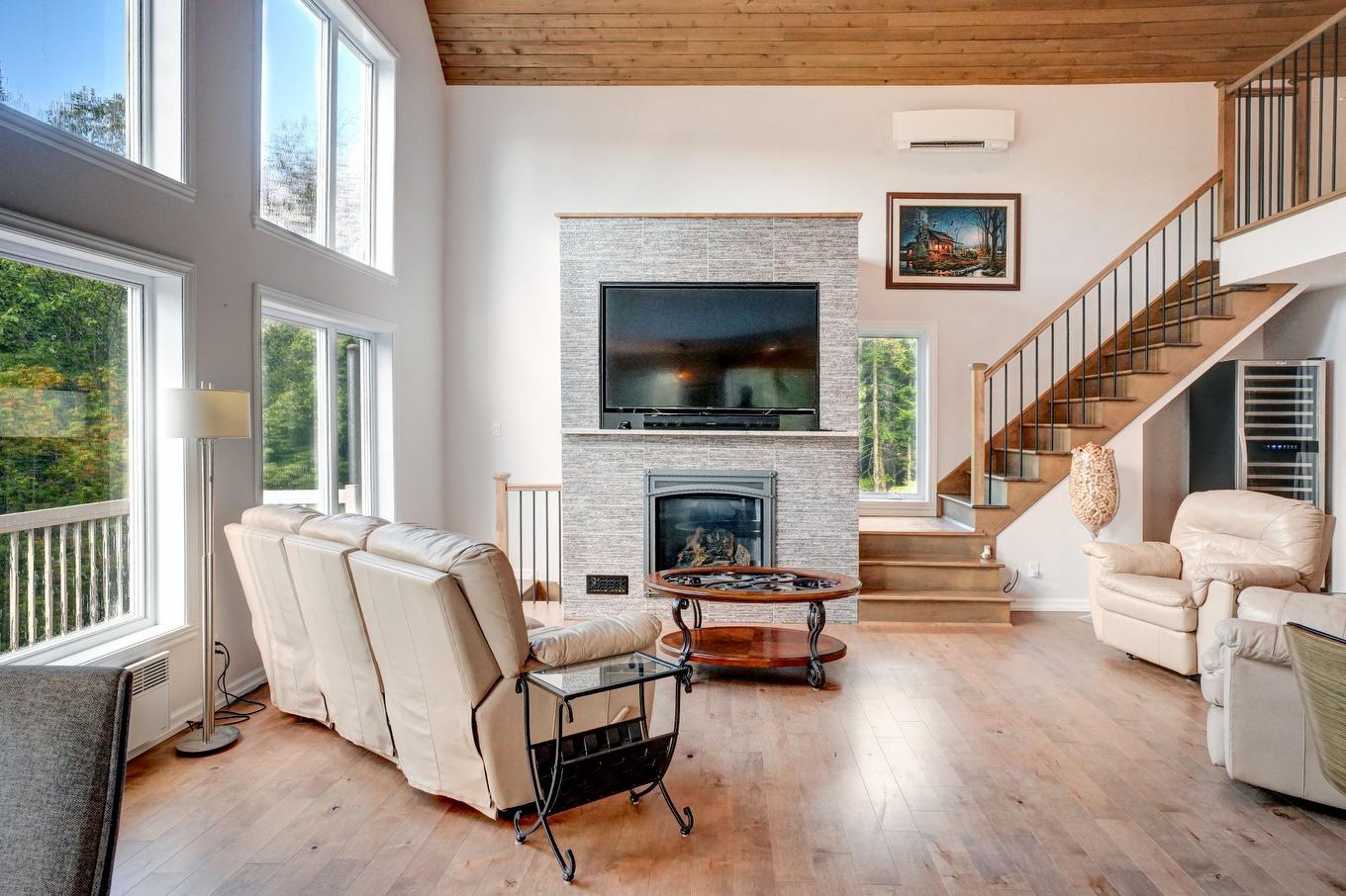 Living room - 780 Ch. De La Presqu'Île, Rivière-Rouge, QC - Indoor Photo Showing Living Room With Fireplace