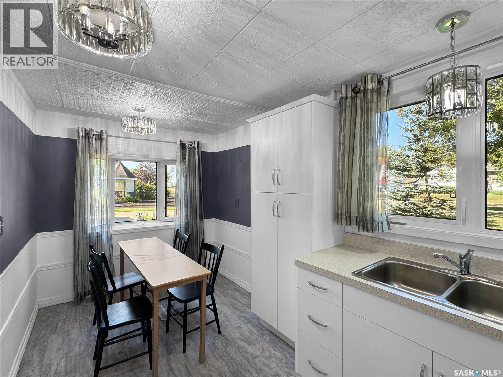 308 2Nd Avenue S, Leask, SK - Indoor