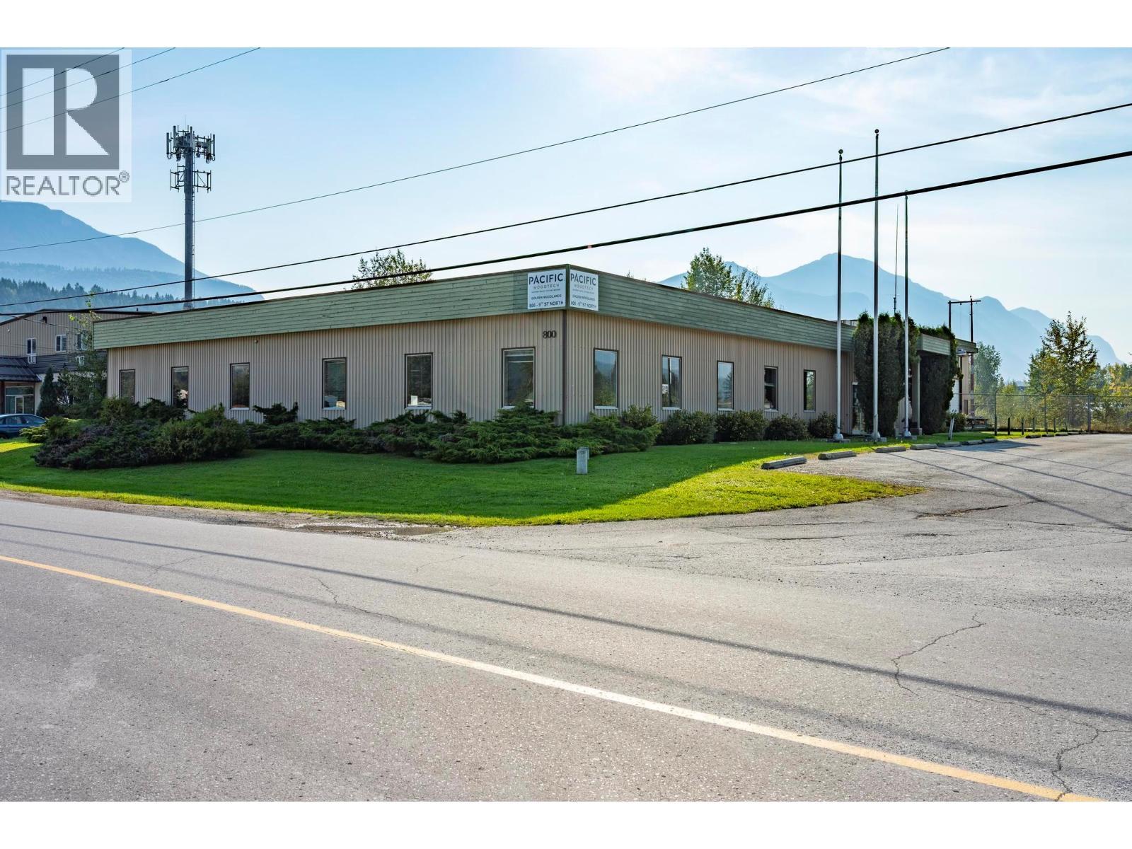 800 9Th Street, Golden, BC