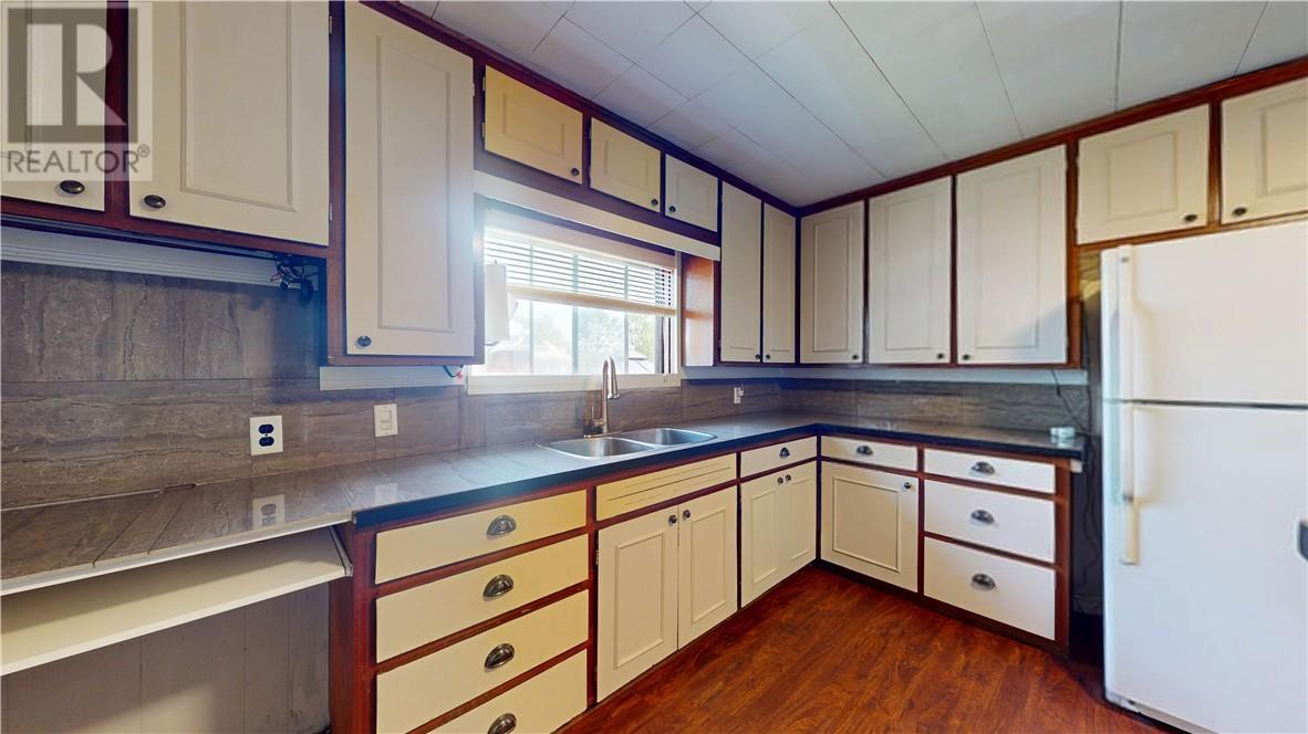 4 New Street, Gore Bay, ON - Indoor Photo Showing Kitchen With Double Sink