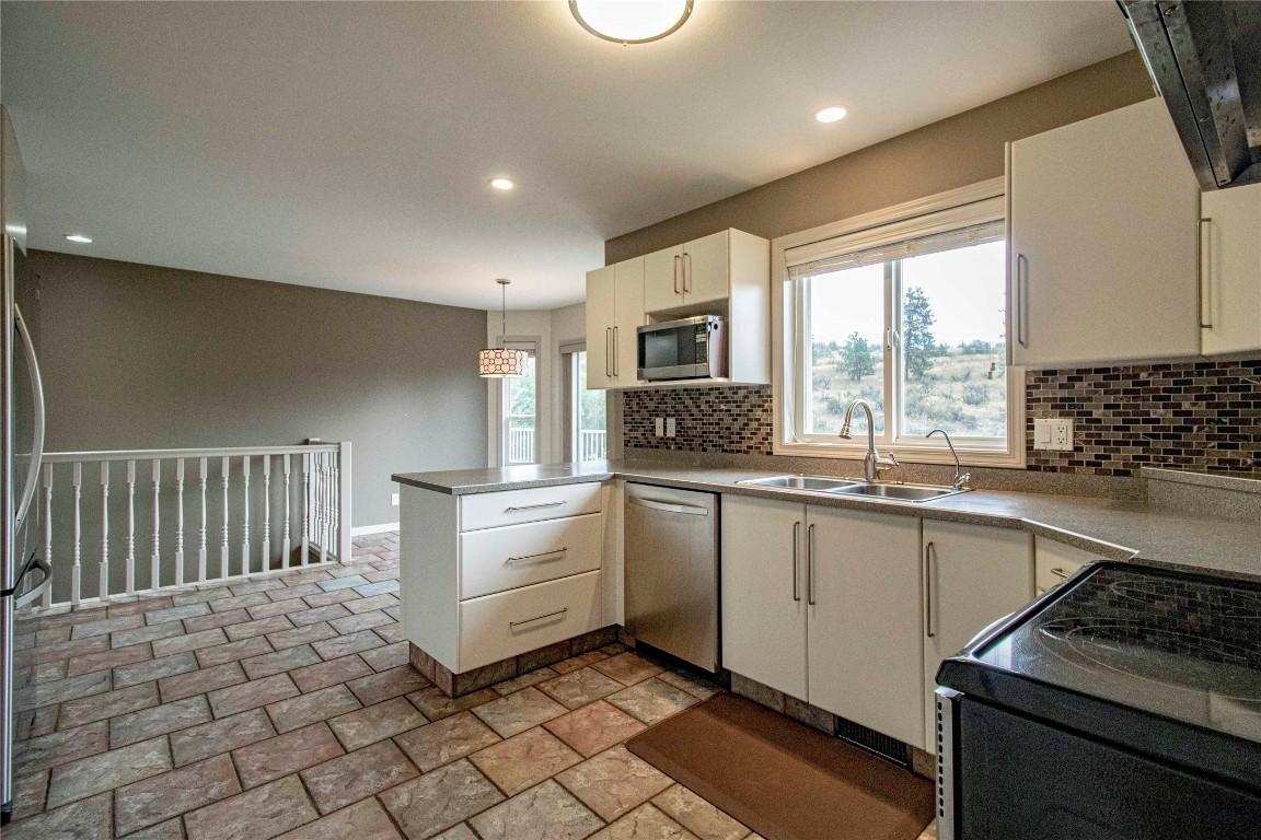 49-1840 Oliver Ranch Road, Okanagan Falls, BC - Indoor Photo Showing Kitchen With Double Sink