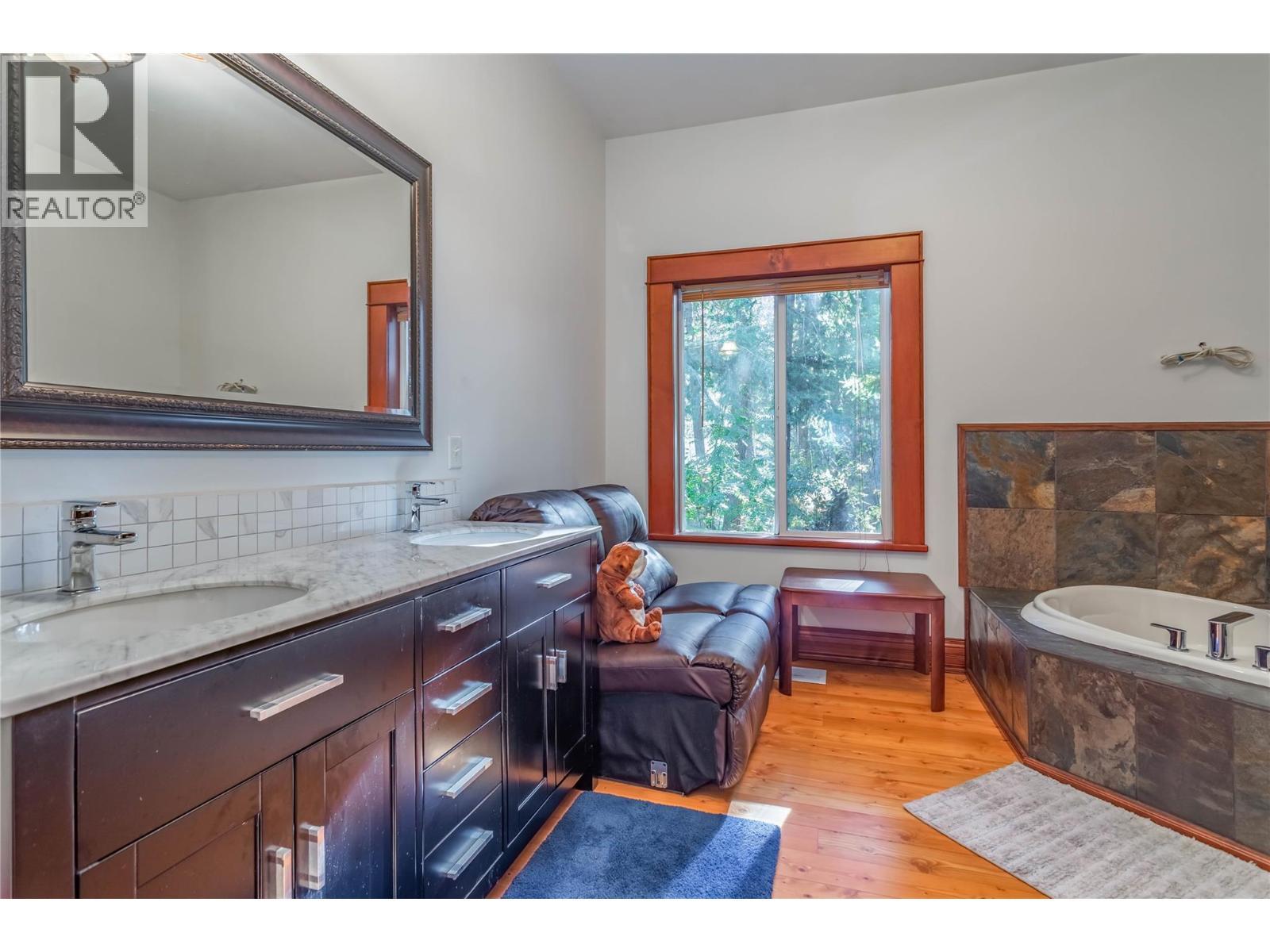 60 Pringle Road, Carmi, BC - Indoor Photo Showing Bathroom