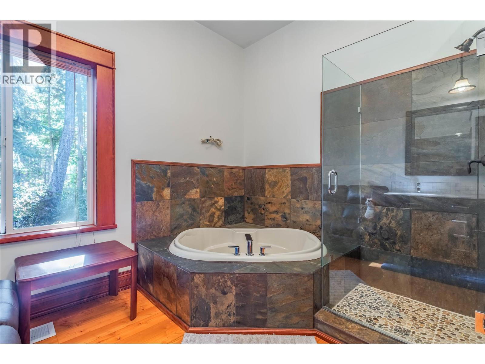 60 Pringle Road, Carmi, BC - Indoor Photo Showing Bathroom