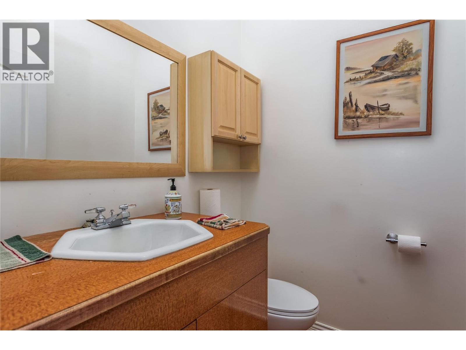60 Pringle Road, Carmi, BC - Indoor Photo Showing Bathroom