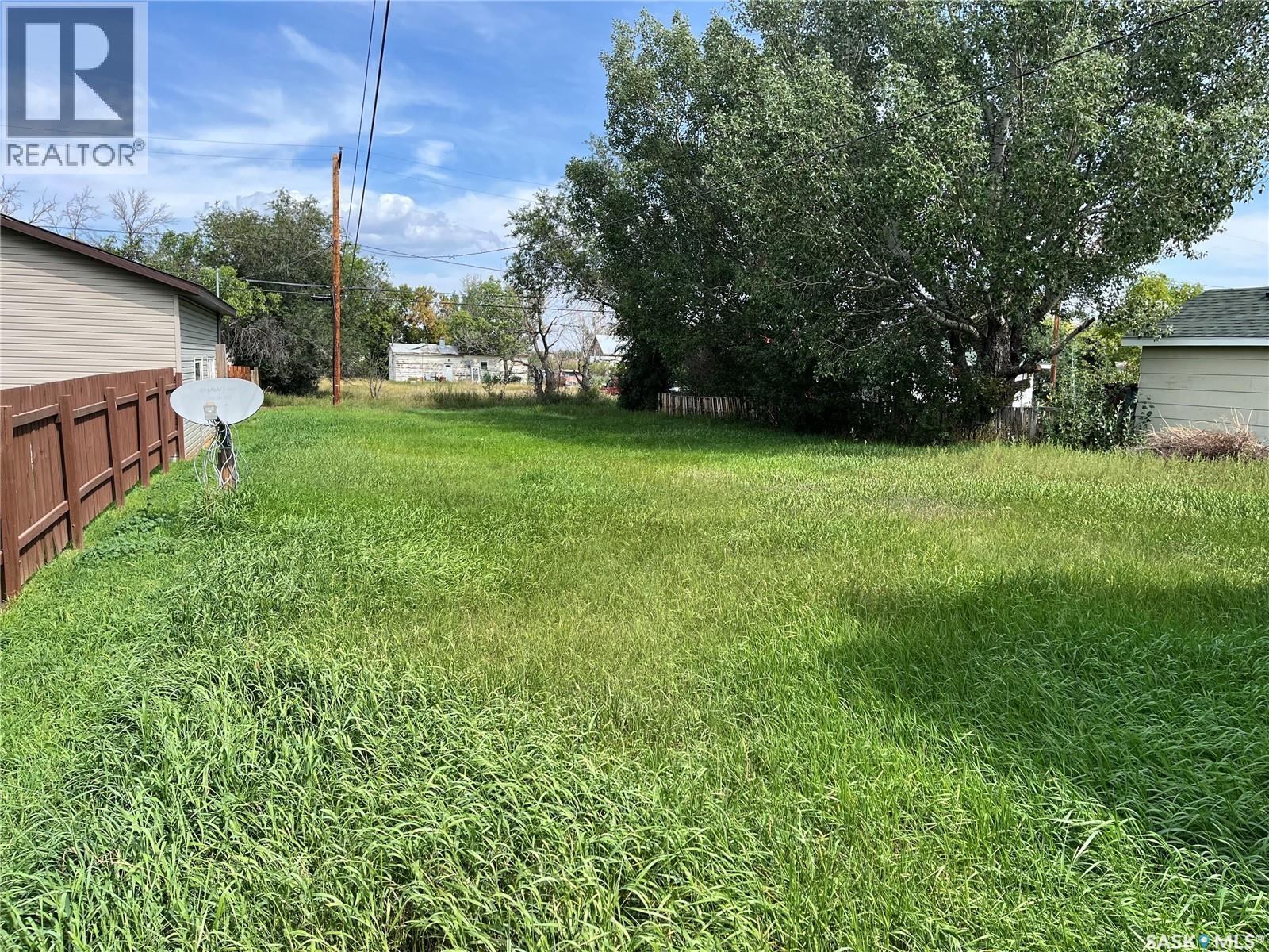 9 3Rd Street E, Willow Bunch, SK - Outdoor