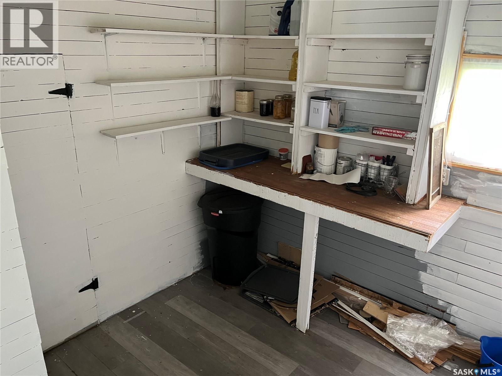 9 3Rd Street E, Willow Bunch, SK - Indoor Photo Showing Garage