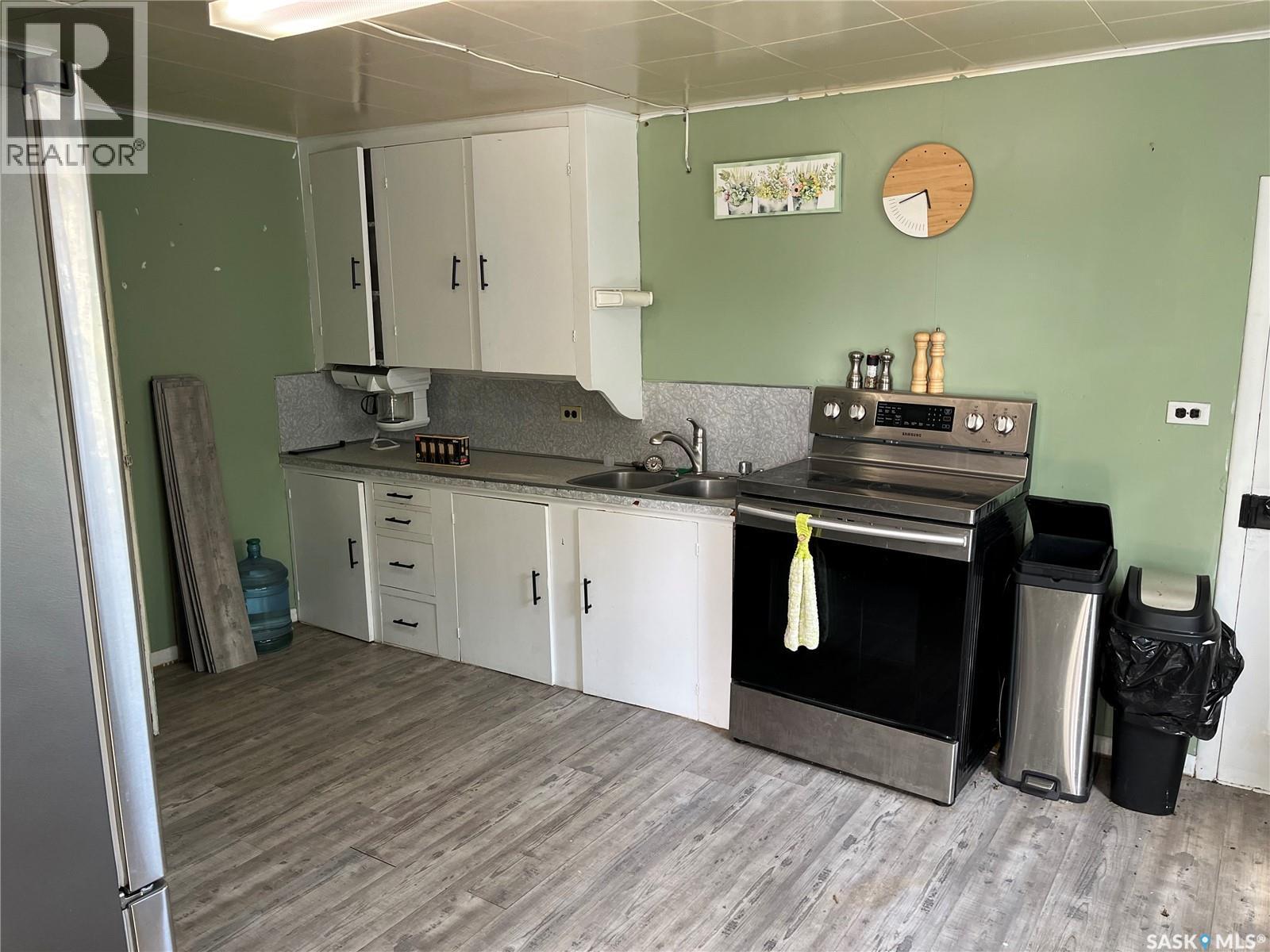 9 3Rd Street E, Willow Bunch, SK - Indoor Photo Showing Kitchen With Double Sink