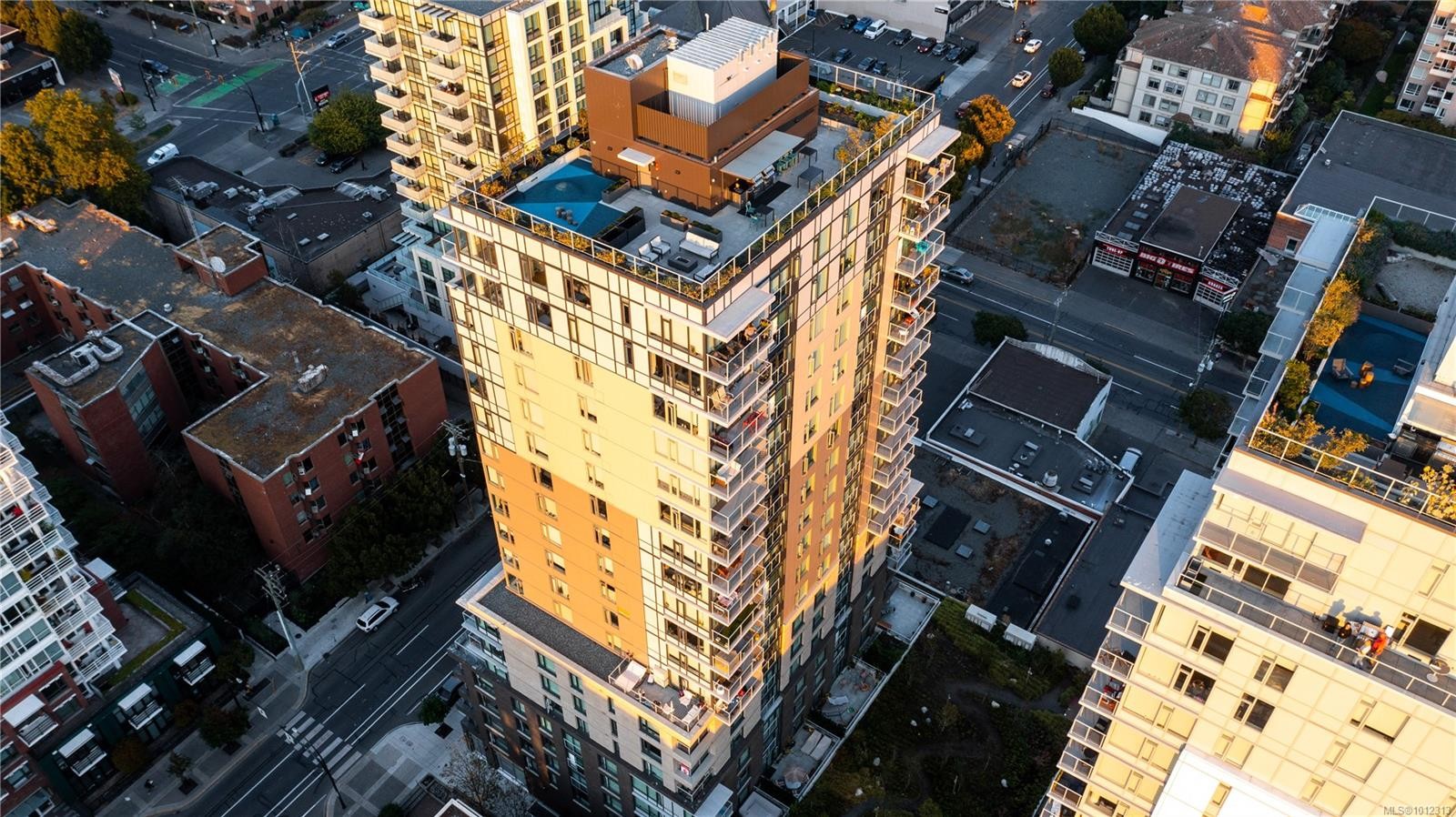 1002-845 Johnson St, Victoria, BC -