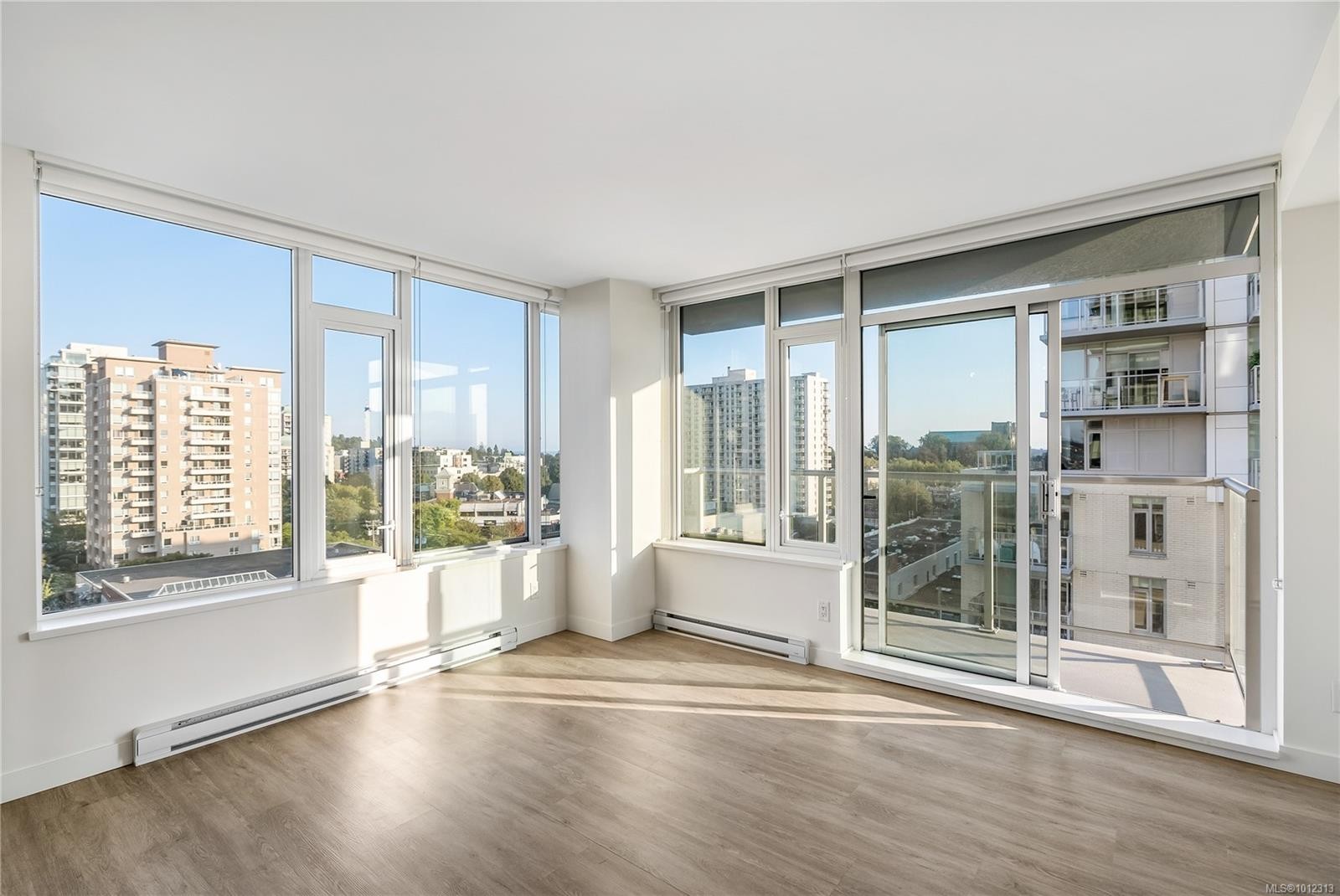 1002-845 Johnson St, Victoria, BC - Indoor