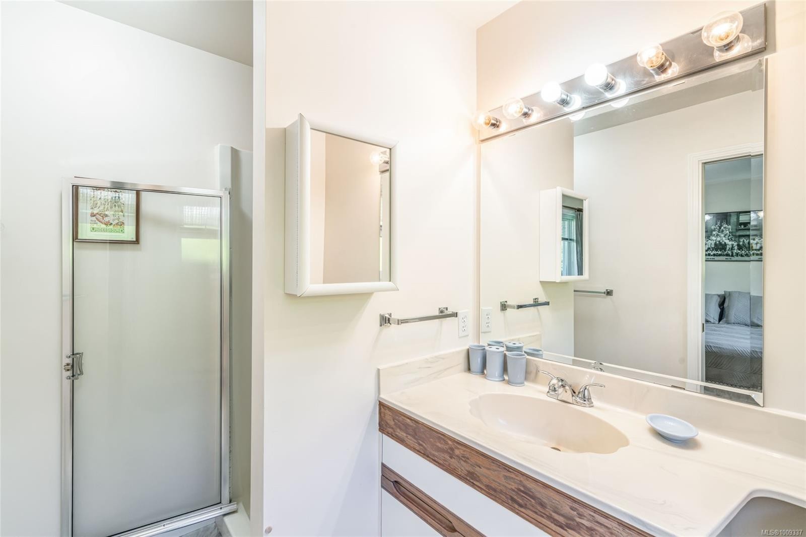 219 Sixth Ave West, Qualicum Beach, BC