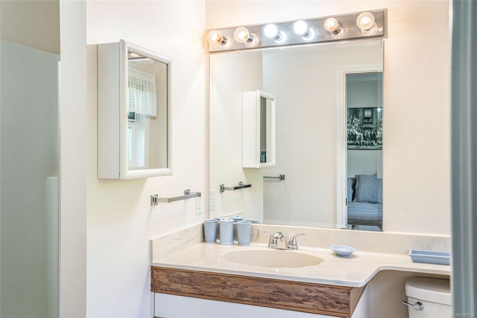 219 Sixth Ave West, Qualicum Beach, BC