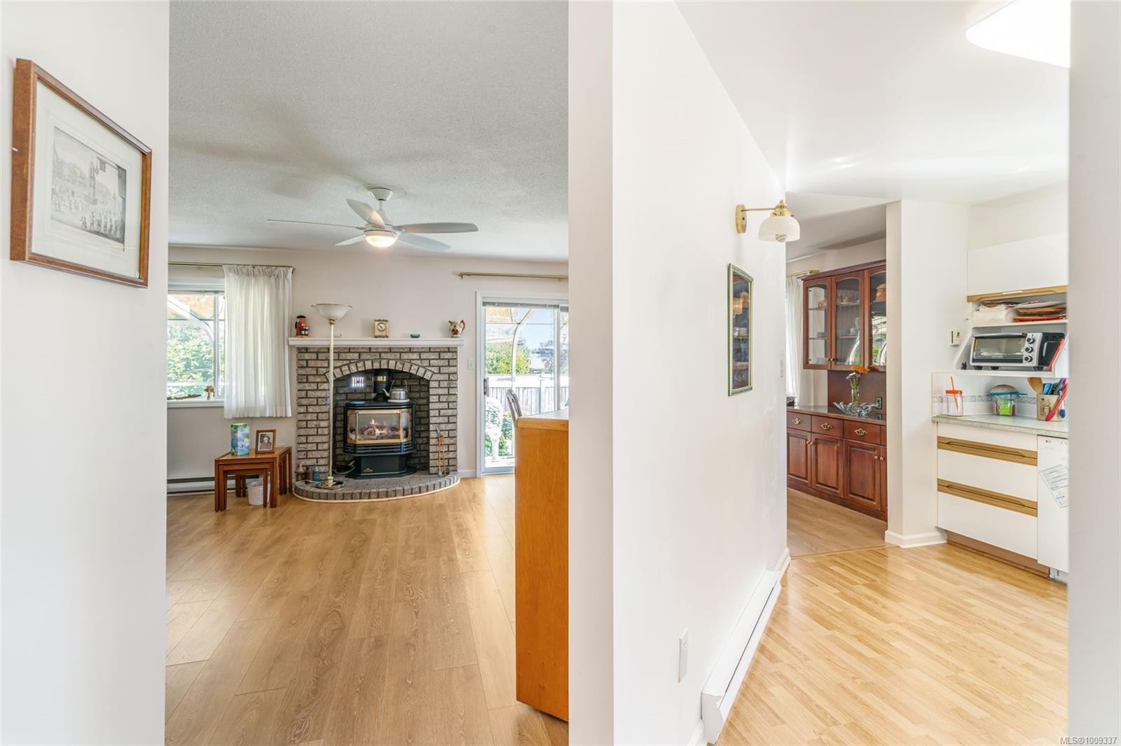 219 Sixth Ave West, Qualicum Beach, BC