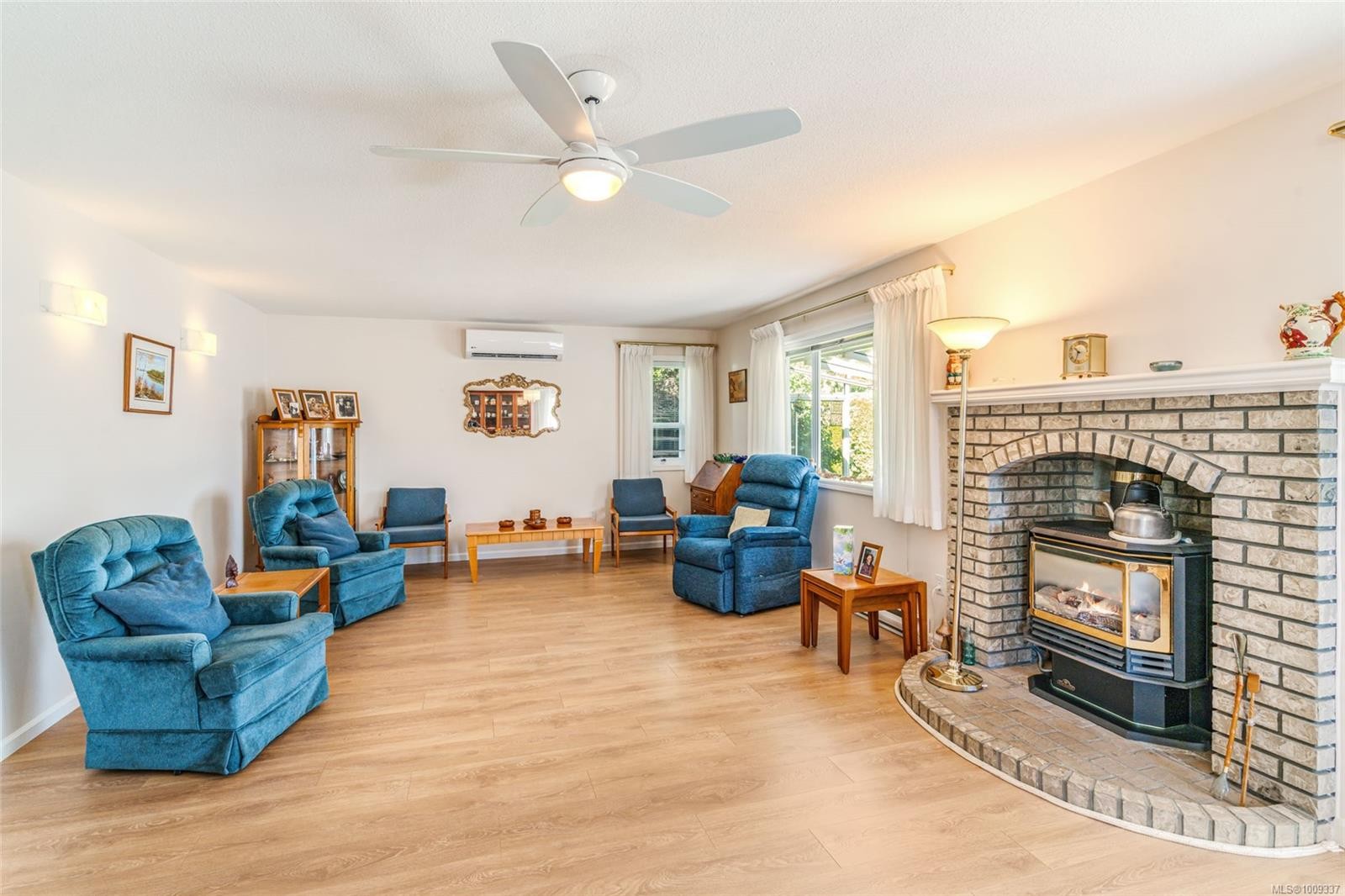 219 Sixth Ave West, Qualicum Beach, BC