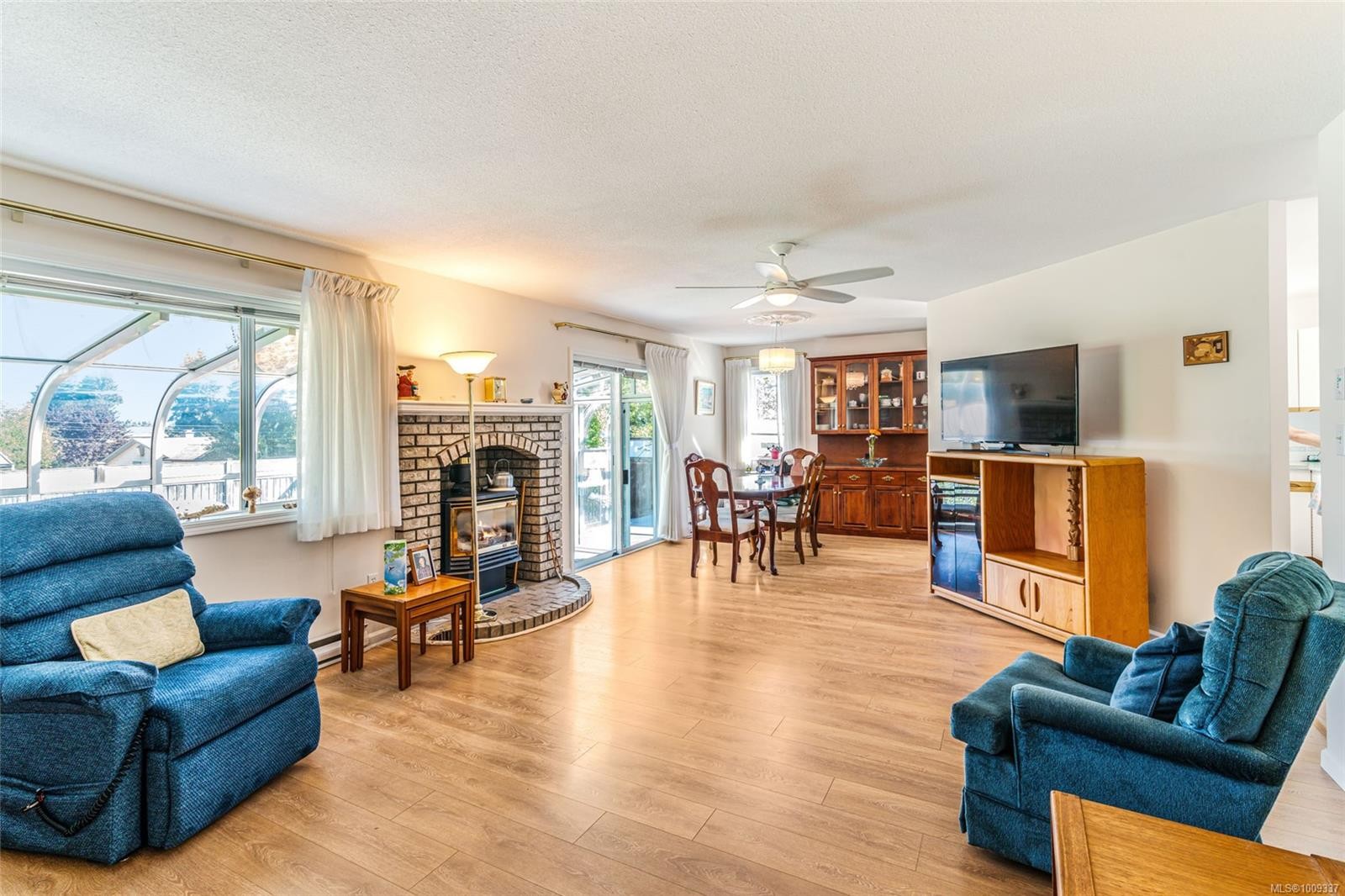 219 Sixth Ave West, Qualicum Beach, BC