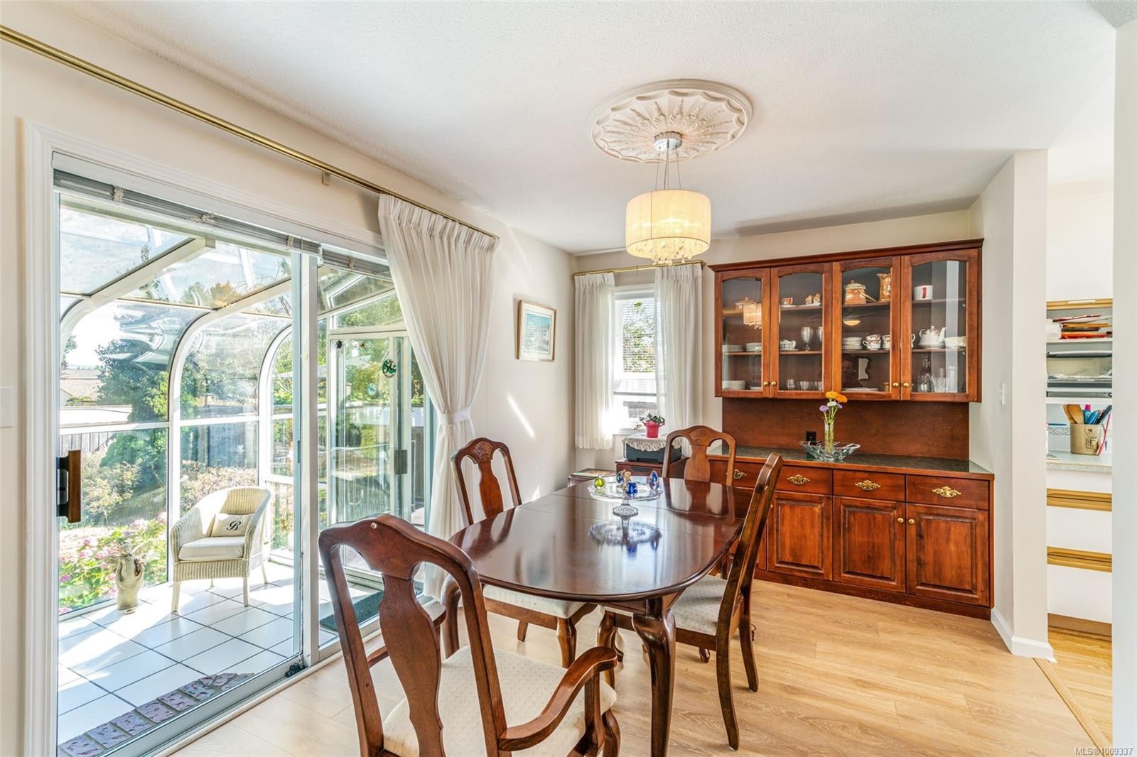 219 Sixth Ave West, Qualicum Beach, BC