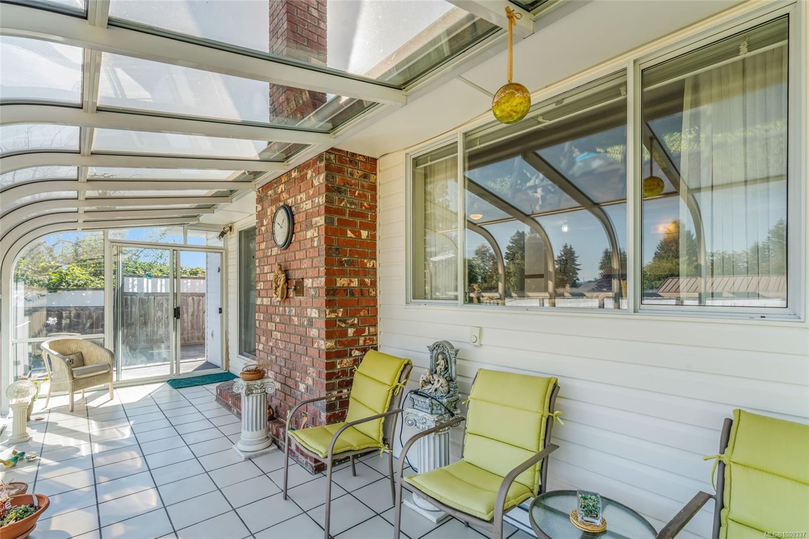 219 Sixth Ave West, Qualicum Beach, BC