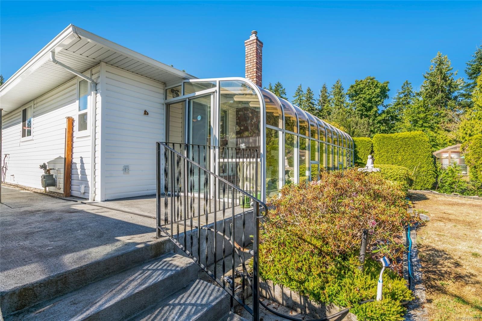 219 Sixth Ave West, Qualicum Beach, BC