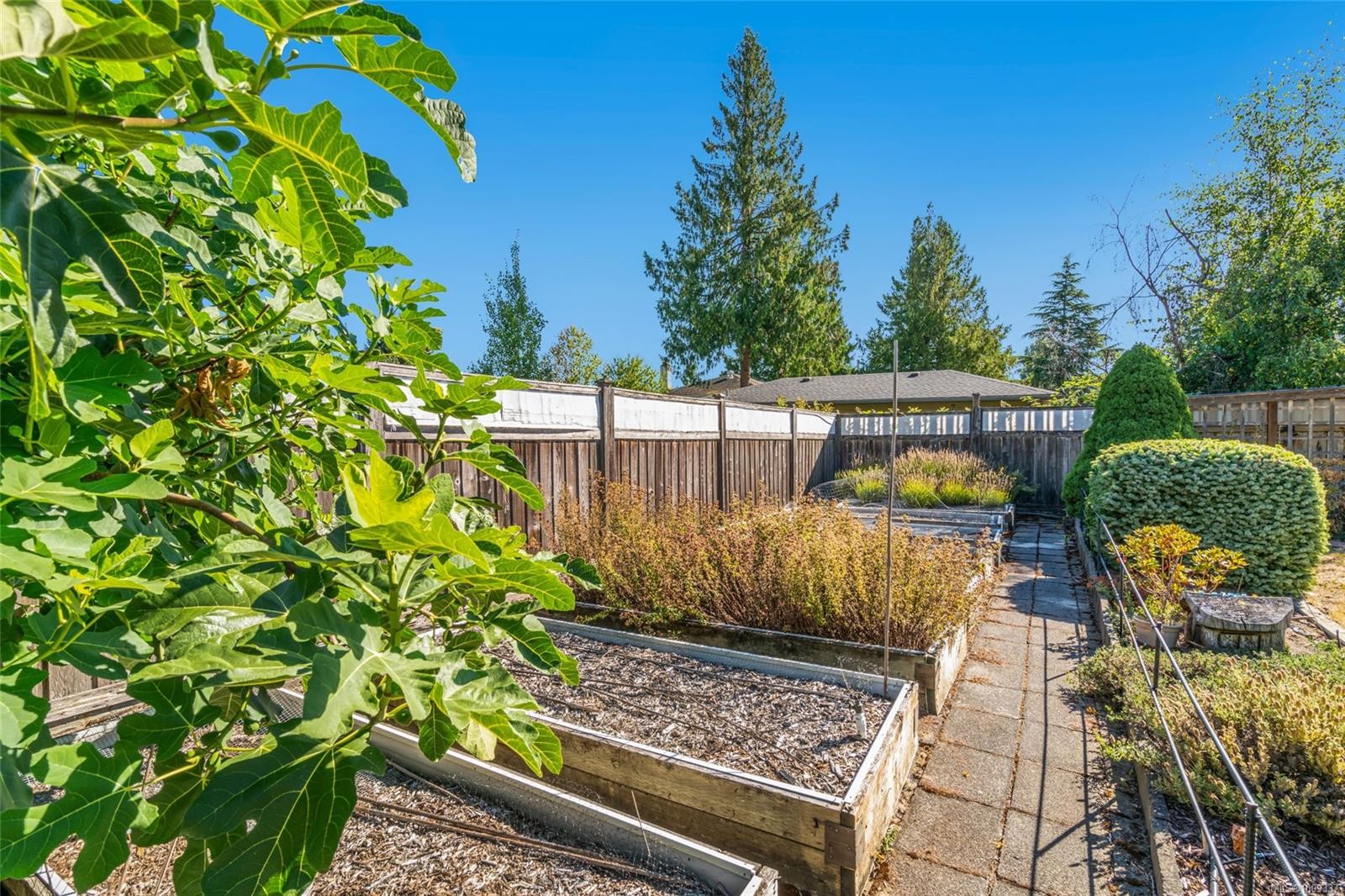 219 Sixth Ave West, Qualicum Beach, BC