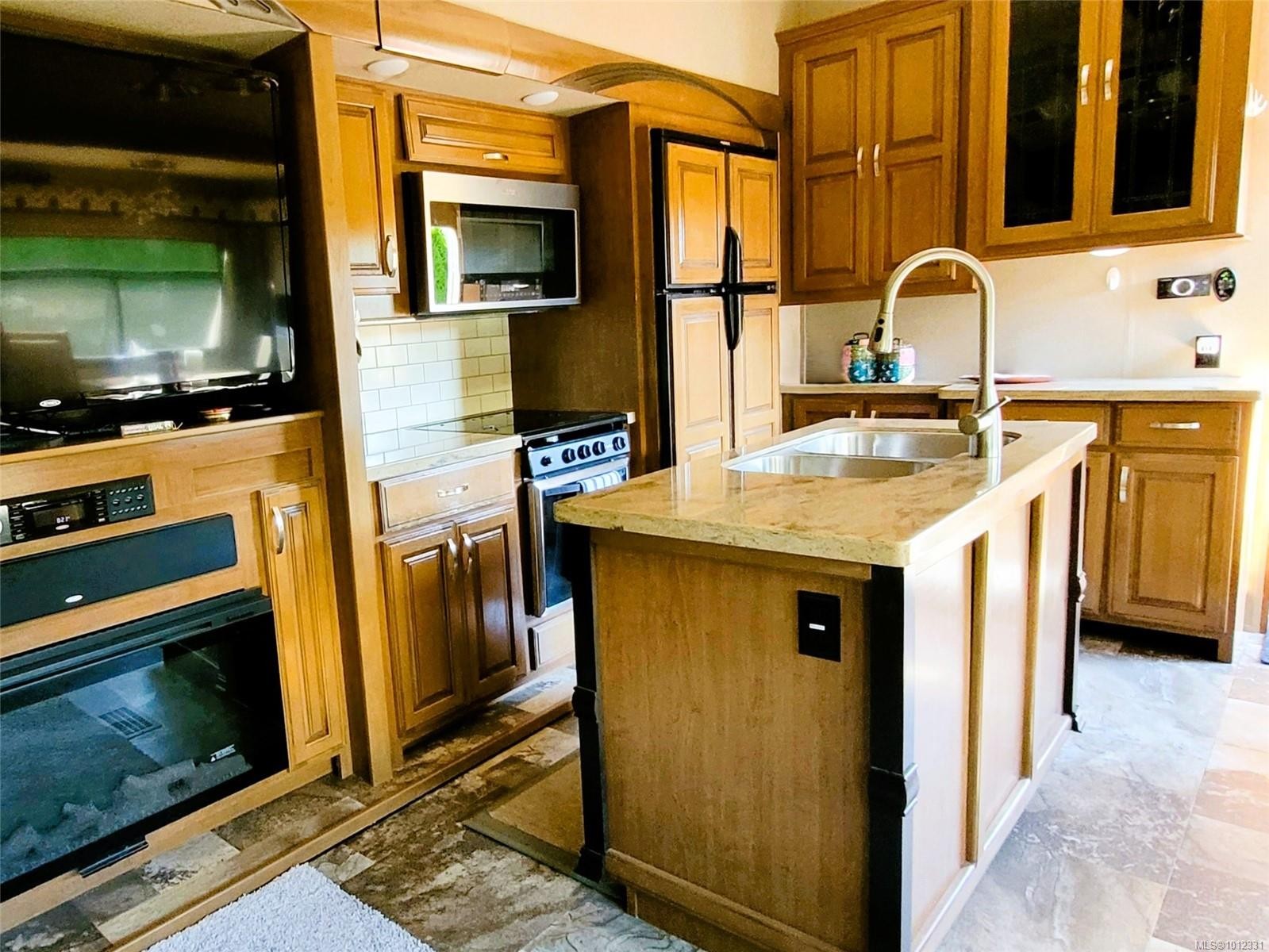 35-6050 Island Hwy West, Qualicum Beach, BC