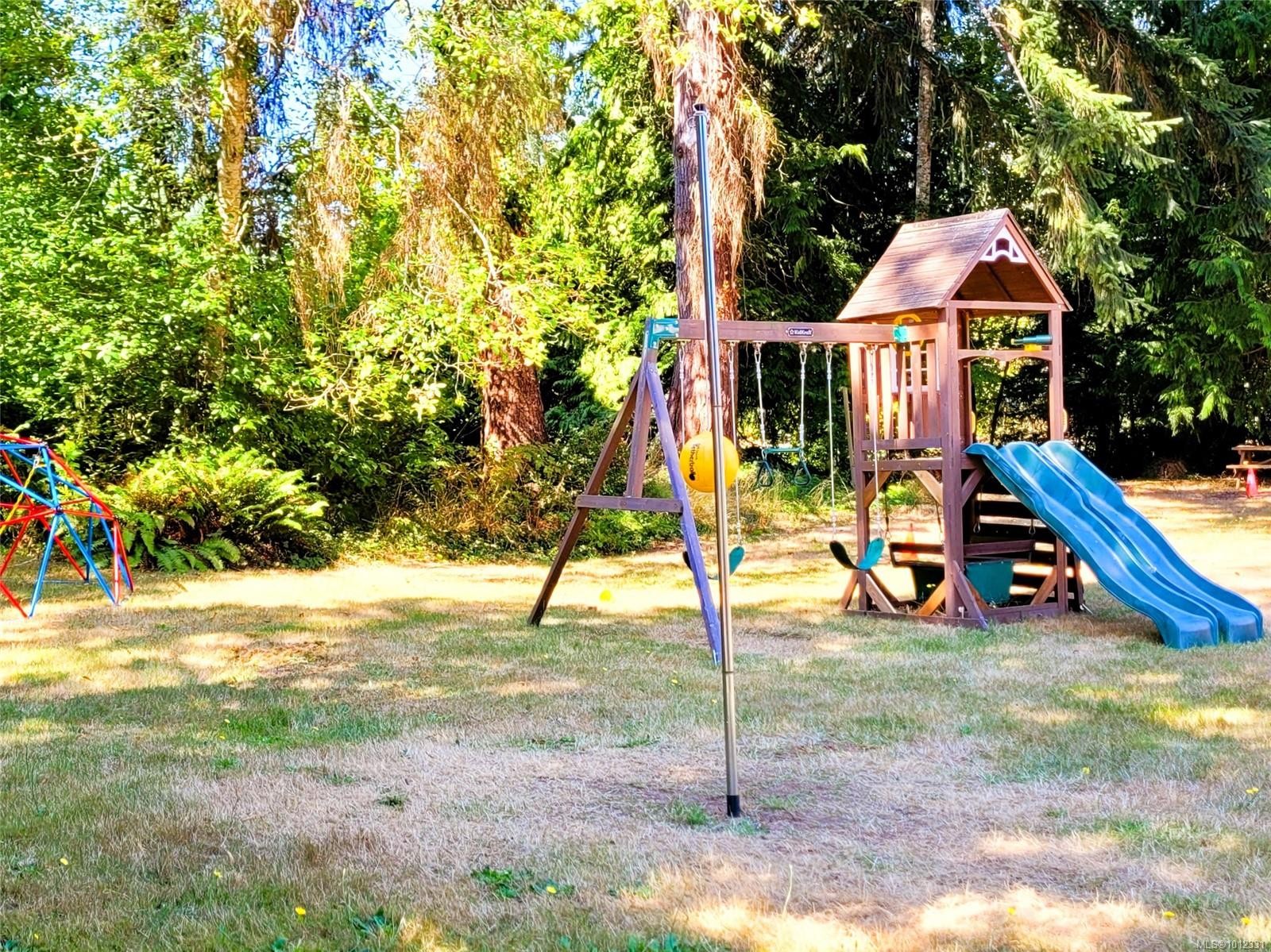 35-6050 Island Hwy West, Qualicum Beach, BC