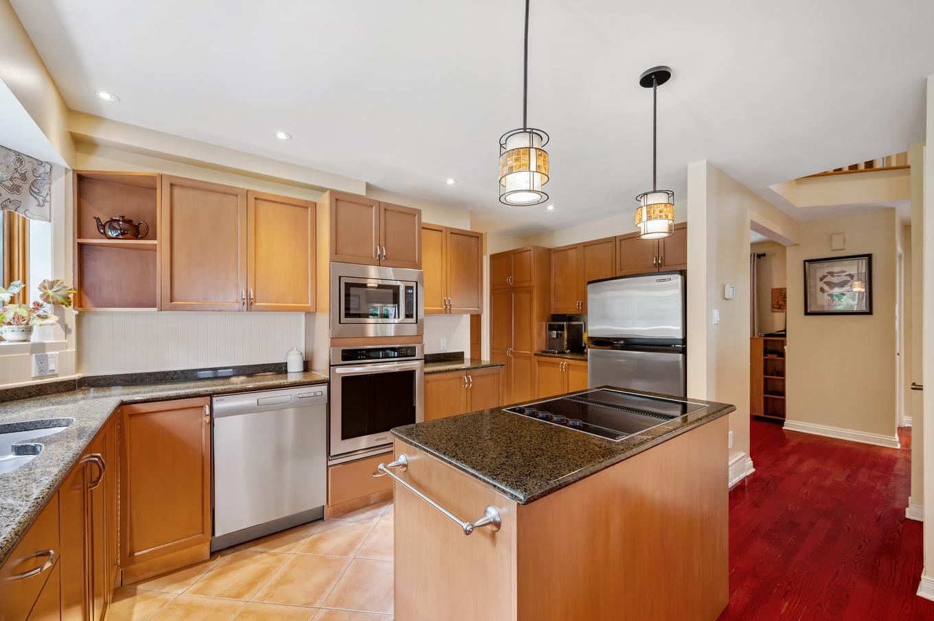 Cuisine - 1386 Rue Des Peupliers, Mont-Saint-Hilaire, QC - Indoor Photo Showing Kitchen