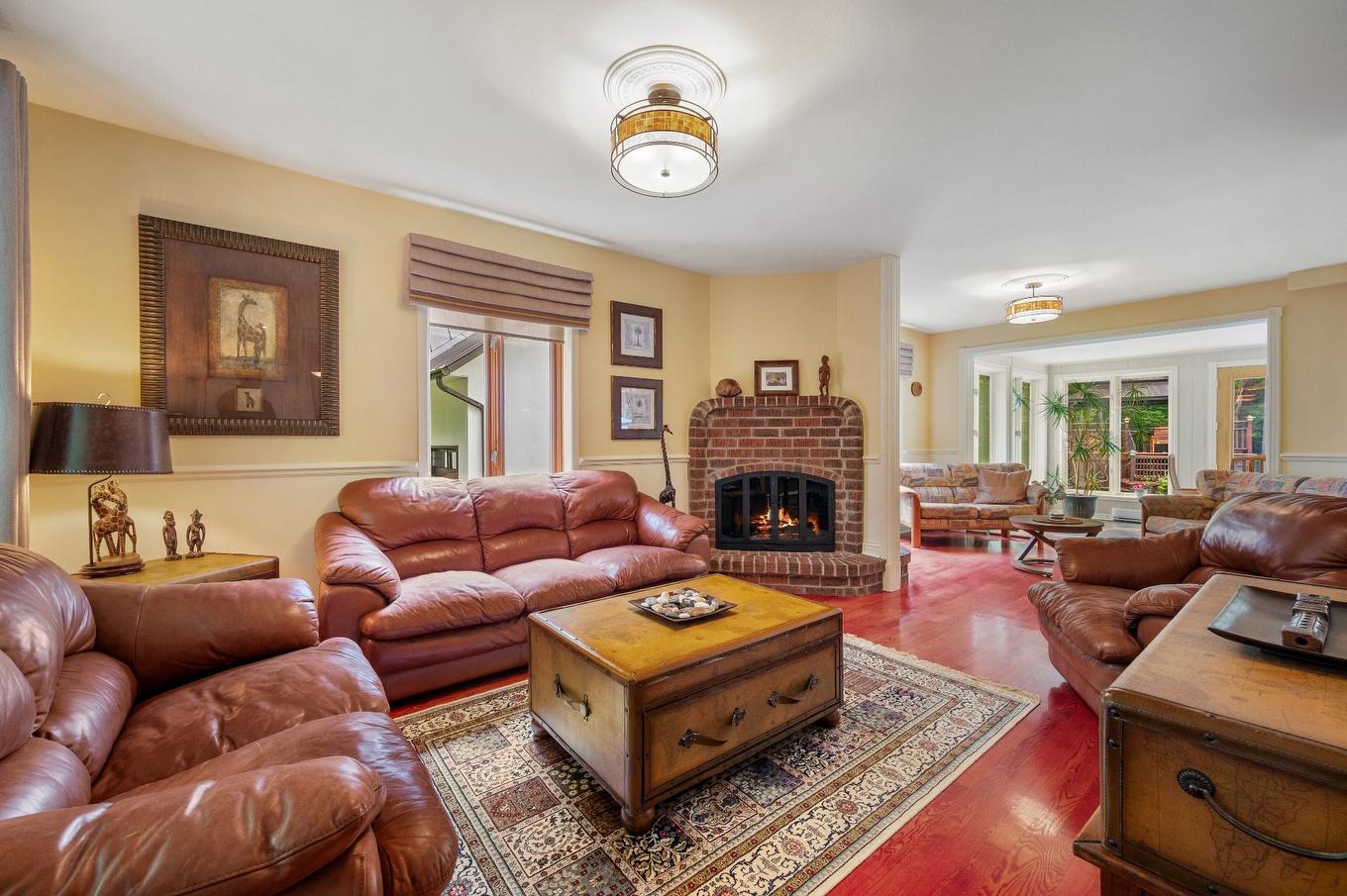Salon - 1386 Rue Des Peupliers, Mont-Saint-Hilaire, QC - Indoor Photo Showing Living Room With Fireplace