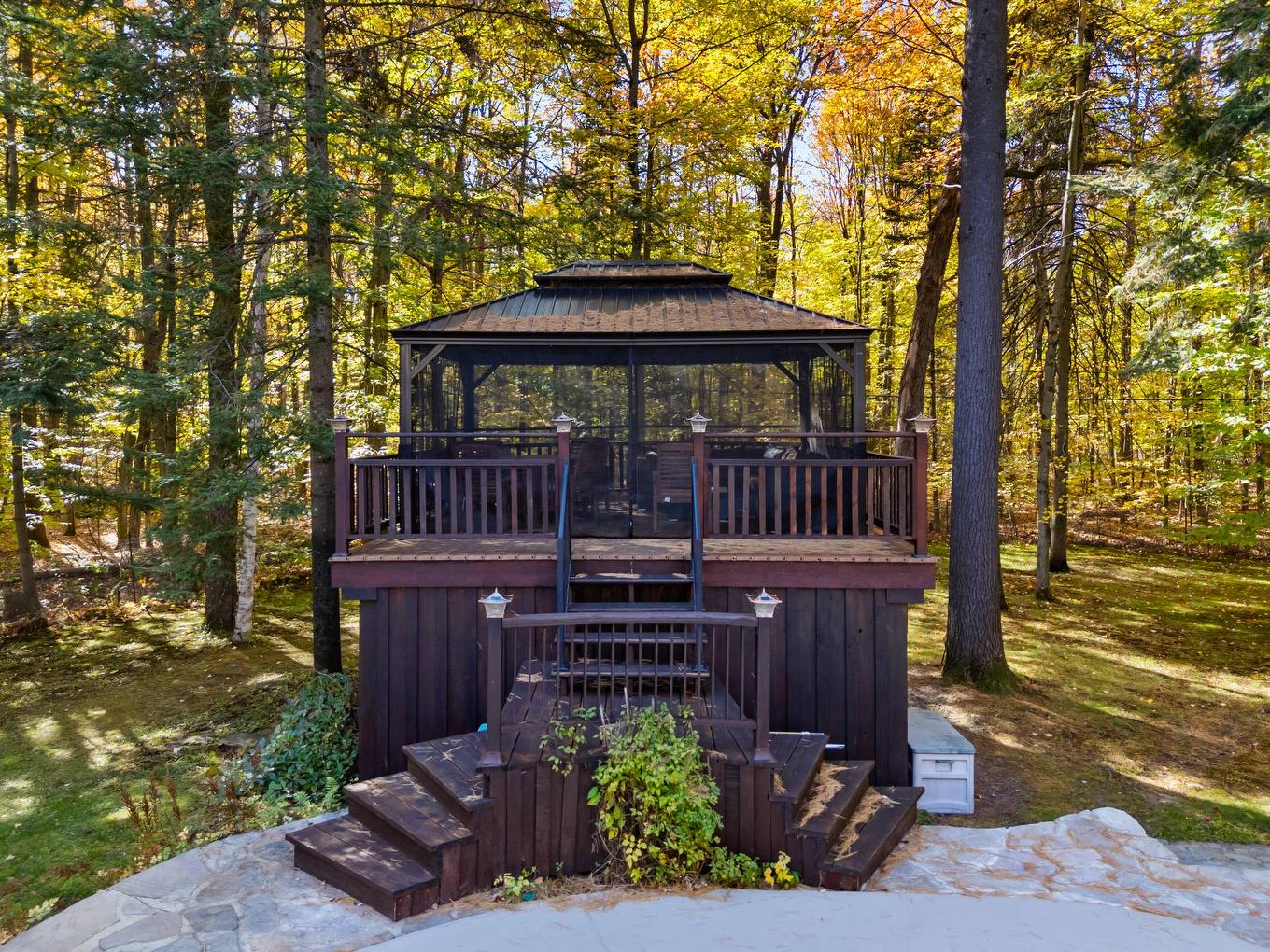 Extérieur - 1386 Rue Des Peupliers, Mont-Saint-Hilaire, QC - Outdoor With Deck Patio Veranda With Backyard