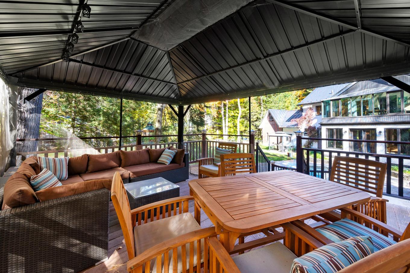 Extérieur - 1386 Rue Des Peupliers, Mont-Saint-Hilaire, QC - Outdoor With Deck Patio Veranda With Exterior