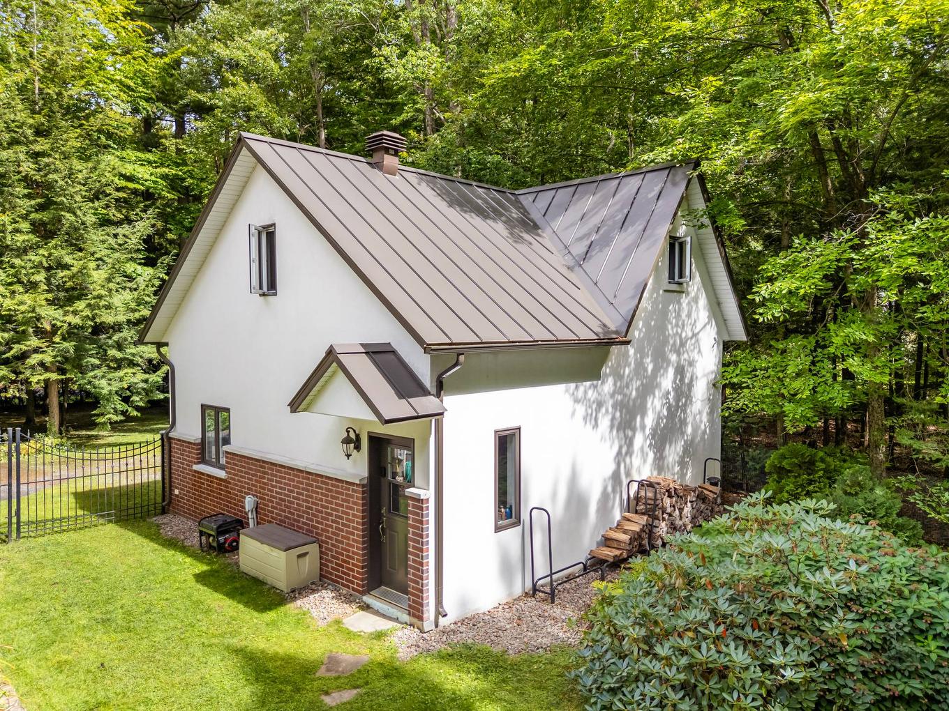 Garage - 1386 Rue Des Peupliers, Mont-Saint-Hilaire, QC - Outdoor