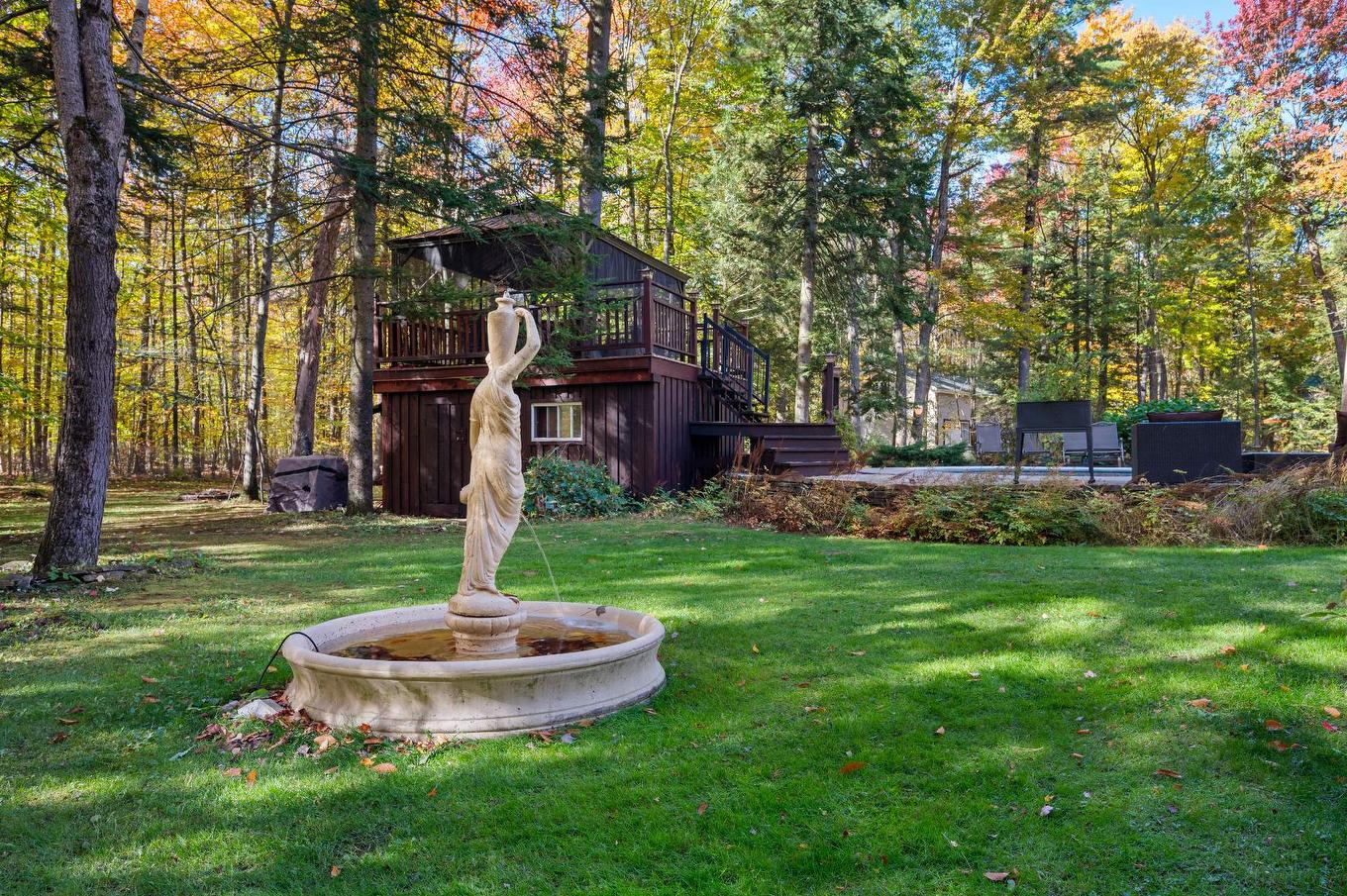 Cour - 1386 Rue Des Peupliers, Mont-Saint-Hilaire, QC - Outdoor With Backyard